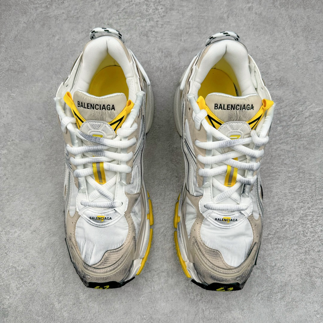 图片[2]-零售💰500 ＃XA BALENCIAGA Runner Sneaker 巴黎世家七代慢跑系列低帮复古野跑潮流运动鞋老爹鞋 尼龙和网布材质 磨损效果 鞋头边缘印有尺码 背面浮印尺码 外侧印有跑者徽标 鞋舌刺绣 Balenciaga 品牌标识 鞋跟背面 Balenciaga品牌标识 材质采用65%聚氨酯、35%聚酯纤维 全新 Runner 鞋型轮廓借鉴于 2000 年初的复古线条 搭载大网眼面料制成鞋面基础，由粉色、白色尼龍与橡胶质地覆盖鞋面诠释线条感 当中透过几道手缝线与折损痕更是精准的掌握历经时间淬炼的破旧痕迹 延续其手法至鞋领、鞋跟、鞋带、中底等部分均饰有破损及脏污之貌 尤其是鞋领处与鞋带孔眼条更是采用不规则做旧技术将内容物泡棉随机露出 尺码：35 36 37 38 39 40 41 42 43 44 45 46 编码：by5936000-运动鞋