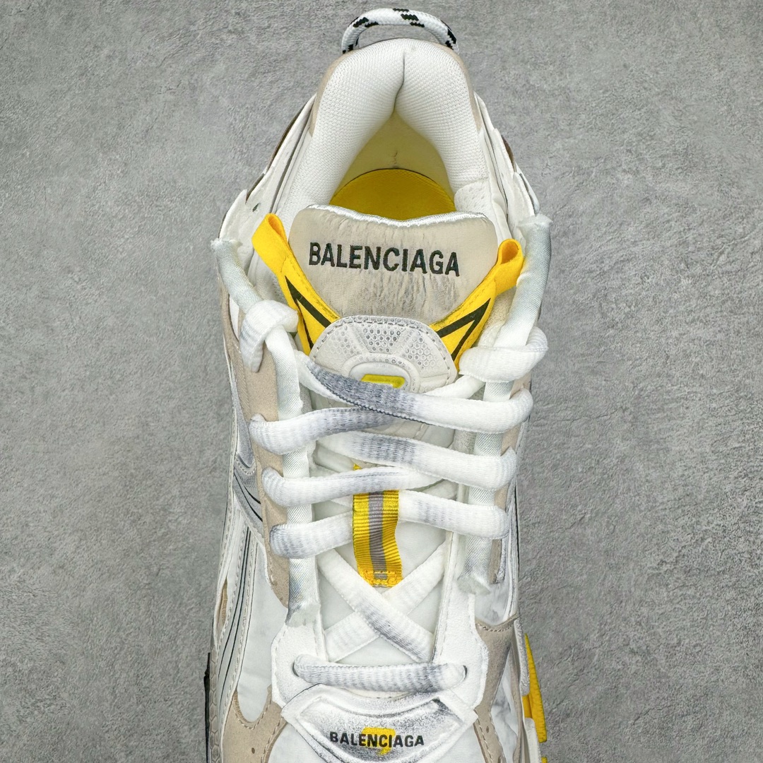 图片[5]-零售💰500 ＃XA BALENCIAGA Runner Sneaker 巴黎世家七代慢跑系列低帮复古野跑潮流运动鞋老爹鞋 尼龙和网布材质 磨损效果 鞋头边缘印有尺码 背面浮印尺码 外侧印有跑者徽标 鞋舌刺绣 Balenciaga 品牌标识 鞋跟背面 Balenciaga品牌标识 材质采用65%聚氨酯、35%聚酯纤维 全新 Runner 鞋型轮廓借鉴于 2000 年初的复古线条 搭载大网眼面料制成鞋面基础，由粉色、白色尼龍与橡胶质地覆盖鞋面诠释线条感 当中透过几道手缝线与折损痕更是精准的掌握历经时间淬炼的破旧痕迹 延续其手法至鞋领、鞋跟、鞋带、中底等部分均饰有破损及脏污之貌 尤其是鞋领处与鞋带孔眼条更是采用不规则做旧技术将内容物泡棉随机露出 尺码：35 36 37 38 39 40 41 42 43 44 45 46 编码：by5936000-运动鞋