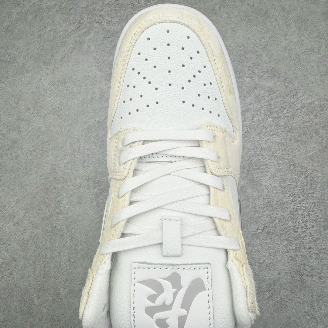 图片[4]-＃B版纯原福利 NK Dunk Low 蒸汽木偶 CNY龙年限定 北海龙王 敖顺 米白 DV0831-101 工艺手法钢印水钩刺绣缝纫 除鞋底外全鞋改造材质仿马毛 皮革 丝绸 口碑大厂出品 品控大底版型不断改良更新品质稳定 全套原纸板楦头开发 确保原汁原味 完美呈现DUNK版型 原厂玻璃冲刀 超高清洁度 全鞋零毛边皮料切割 通过独特多巴胺配色渐变设计、解构麻绳鞋带等细节 让嘻哈元素和潮流元素相结合 尽显帅气本质 设计上尽显特色 百搭耐看 表现出特有的潮流感 整鞋风格鲜明 极具美学 穿出门更是回头率满满 尺码：35.5 36 36.5 37.5 38 38.5 39 40 40.5 41 42 42.5 43 44 44.5 45 46 47.5-选品中心