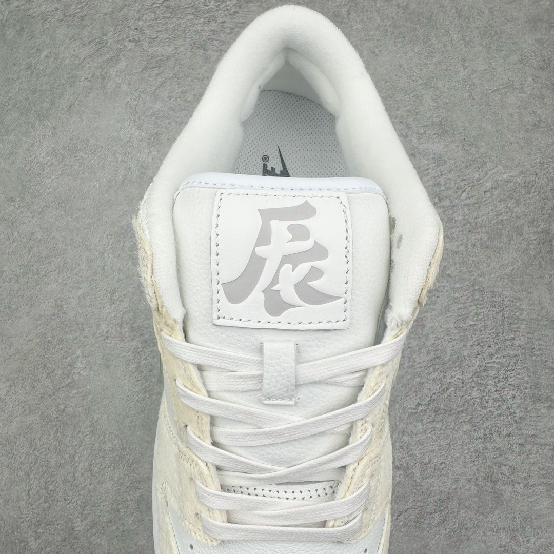图片[5]-＃B版纯原福利 NK Dunk Low 蒸汽木偶 CNY龙年限定 北海龙王 敖顺 米白 DV0831-101 工艺手法钢印水钩刺绣缝纫 除鞋底外全鞋改造材质仿马毛 皮革 丝绸 口碑大厂出品 品控大底版型不断改良更新品质稳定 全套原纸板楦头开发 确保原汁原味 完美呈现DUNK版型 原厂玻璃冲刀 超高清洁度 全鞋零毛边皮料切割 通过独特多巴胺配色渐变设计、解构麻绳鞋带等细节 让嘻哈元素和潮流元素相结合 尽显帅气本质 设计上尽显特色 百搭耐看 表现出特有的潮流感 整鞋风格鲜明 极具美学 穿出门更是回头率满满 尺码：35.5 36 36.5 37.5 38 38.5 39 40 40.5 41 42 42.5 43 44 44.5 45 46 47.5-选品中心