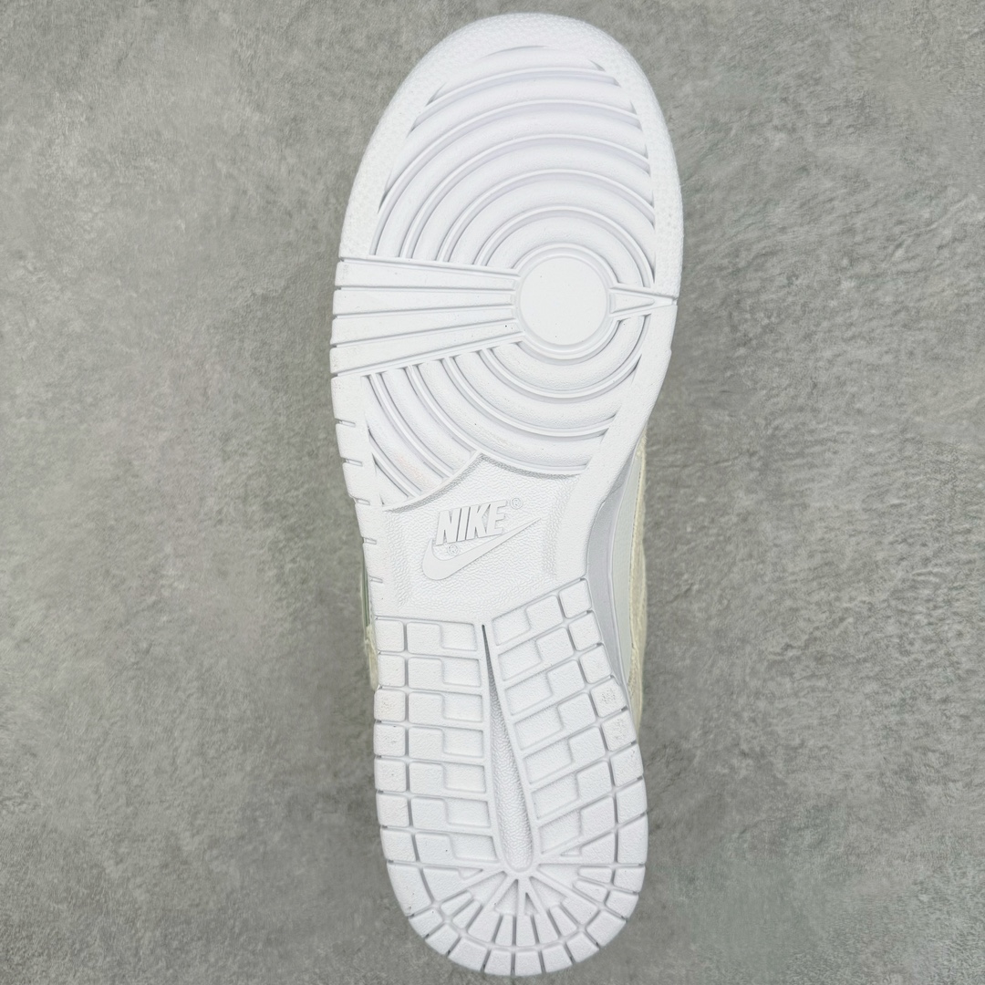 图片[9]-＃B版纯原福利 NK Dunk Low 蒸汽木偶 CNY龙年限定 北海龙王 敖顺 米白 DV0831-101 工艺手法钢印水钩刺绣缝纫 除鞋底外全鞋改造材质仿马毛 皮革 丝绸 口碑大厂出品 品控大底版型不断改良更新品质稳定 全套原纸板楦头开发 确保原汁原味 完美呈现DUNK版型 原厂玻璃冲刀 超高清洁度 全鞋零毛边皮料切割 通过独特多巴胺配色渐变设计、解构麻绳鞋带等细节 让嘻哈元素和潮流元素相结合 尽显帅气本质 设计上尽显特色 百搭耐看 表现出特有的潮流感 整鞋风格鲜明 极具美学 穿出门更是回头率满满 尺码：35.5 36 36.5 37.5 38 38.5 39 40 40.5 41 42 42.5 43 44 44.5 45 46 47.5-选品中心