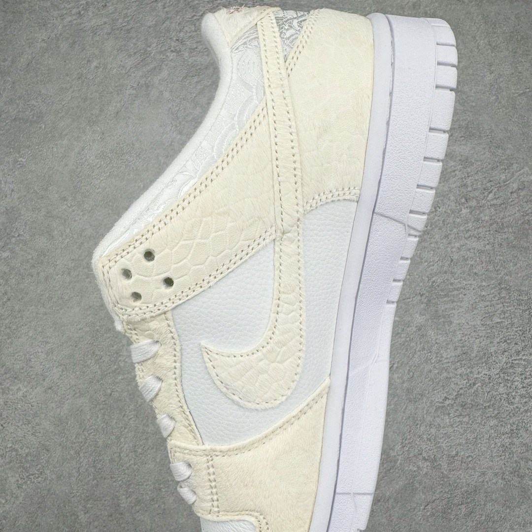 图片[7]-＃B版纯原福利 NK Dunk Low 蒸汽木偶 CNY龙年限定 北海龙王 敖顺 米白 DV0831-101 工艺手法钢印水钩刺绣缝纫 除鞋底外全鞋改造材质仿马毛 皮革 丝绸 口碑大厂出品 品控大底版型不断改良更新品质稳定 全套原纸板楦头开发 确保原汁原味 完美呈现DUNK版型 原厂玻璃冲刀 超高清洁度 全鞋零毛边皮料切割 通过独特多巴胺配色渐变设计、解构麻绳鞋带等细节 让嘻哈元素和潮流元素相结合 尽显帅气本质 设计上尽显特色 百搭耐看 表现出特有的潮流感 整鞋风格鲜明 极具美学 穿出门更是回头率满满 尺码：35.5 36 36.5 37.5 38 38.5 39 40 40.5 41 42 42.5 43 44 44.5 45 46 47.5-选品中心