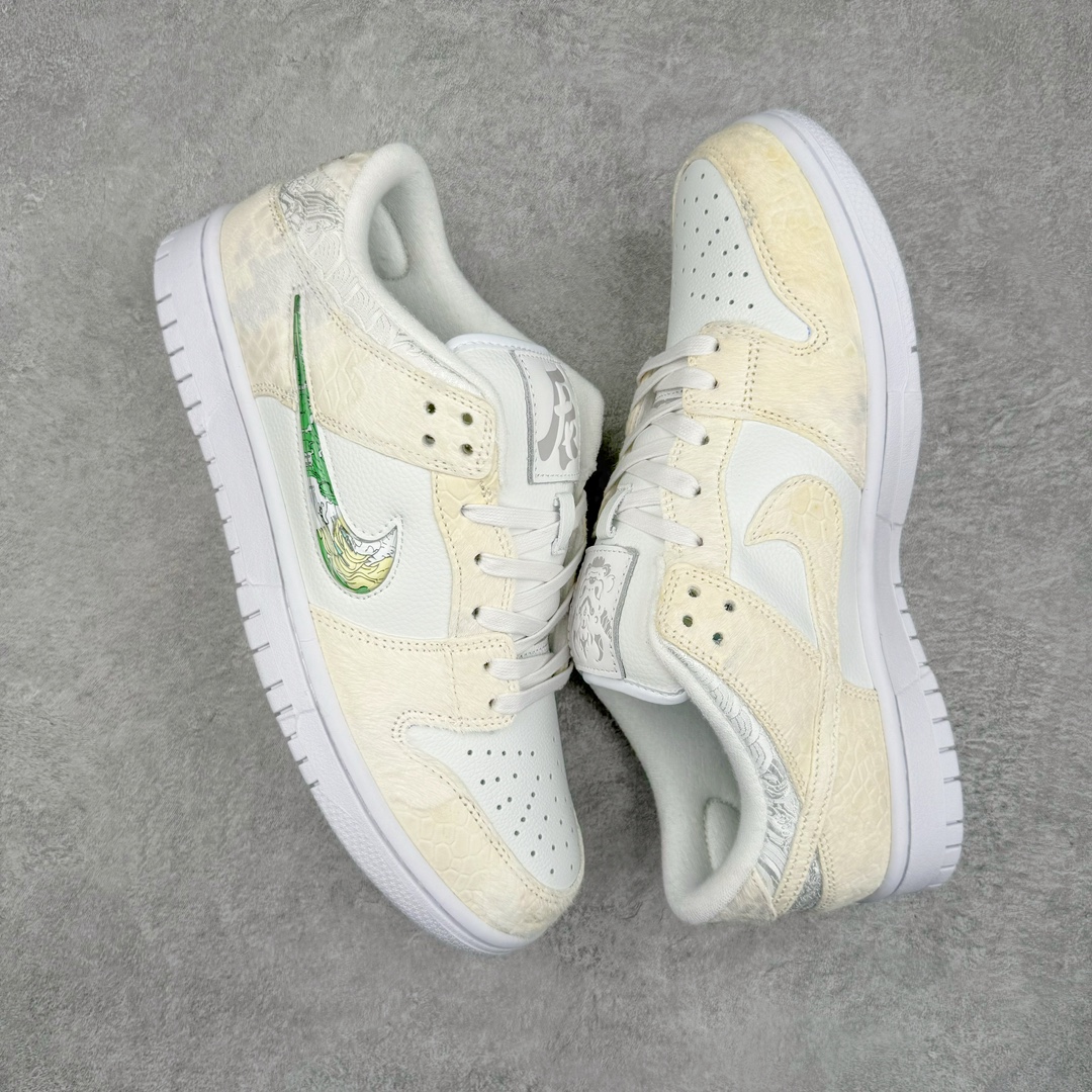 图片[3]-＃B版纯原福利 NK Dunk Low 蒸汽木偶 CNY龙年限定 北海龙王 敖顺 米白 DV0831-101 工艺手法钢印水钩刺绣缝纫 除鞋底外全鞋改造材质仿马毛 皮革 丝绸 口碑大厂出品 品控大底版型不断改良更新品质稳定 全套原纸板楦头开发 确保原汁原味 完美呈现DUNK版型 原厂玻璃冲刀 超高清洁度 全鞋零毛边皮料切割 通过独特多巴胺配色渐变设计、解构麻绳鞋带等细节 让嘻哈元素和潮流元素相结合 尽显帅气本质 设计上尽显特色 百搭耐看 表现出特有的潮流感 整鞋风格鲜明 极具美学 穿出门更是回头率满满 尺码：35.5 36 36.5 37.5 38 38.5 39 40 40.5 41 42 42.5 43 44 44.5 45 46 47.5-选品中心