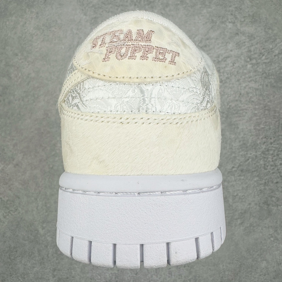 图片[8]-＃B版纯原福利 NK Dunk Low 蒸汽木偶 CNY龙年限定 北海龙王 敖顺 米白 DV0831-101 工艺手法钢印水钩刺绣缝纫 除鞋底外全鞋改造材质仿马毛 皮革 丝绸 口碑大厂出品 品控大底版型不断改良更新品质稳定 全套原纸板楦头开发 确保原汁原味 完美呈现DUNK版型 原厂玻璃冲刀 超高清洁度 全鞋零毛边皮料切割 通过独特多巴胺配色渐变设计、解构麻绳鞋带等细节 让嘻哈元素和潮流元素相结合 尽显帅气本质 设计上尽显特色 百搭耐看 表现出特有的潮流感 整鞋风格鲜明 极具美学 穿出门更是回头率满满 尺码：35.5 36 36.5 37.5 38 38.5 39 40 40.5 41 42 42.5 43 44 44.5 45 46 47.5-选品中心