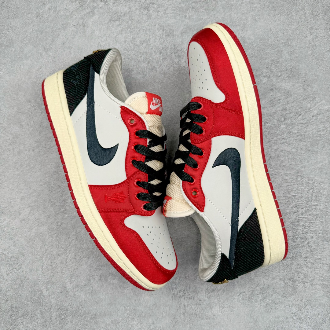 图片[3]-零售💰240 ＃K版 Trophy Room x Air Jordan AJ1 Low 低帮 乔丹之子联名白黑红 FN0432-100 全新流水线出品 DT版本唯一平替选择 市场第二梯队最强版 全部原鞋开发 原楦原纸板开发 全鞋电脑针车 原厂内置全掌气垫 原盒内在原标 唯一Zp原版鞋带绑法 免检产品 全新2022版型 全头层皮料 完美零毛边处理 原厂配置全掌气垫 价格定位良心 几十个配色陆续出货 SIZE：36 36.5 37.5 38 38.5 39 40 40.5 41 42 42.5 43 44 44.5 45 46 47.5 编码：yby2936040-运动鞋