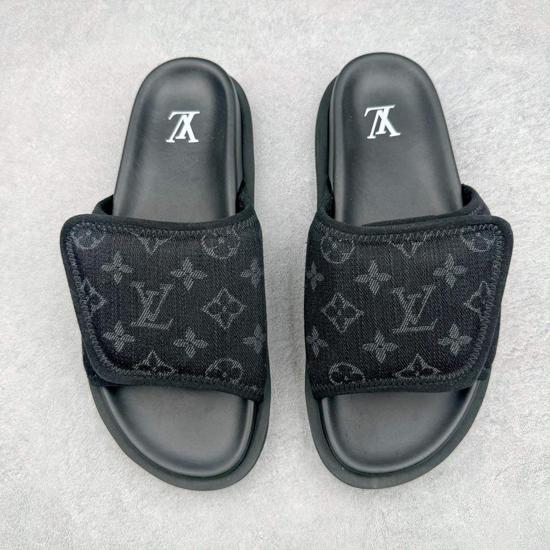 图片[7]-零售💰280 LV路易威登Louis Vuitton Miami Mule Sandals 迈阿密系列运动风魔术贴可调节舒适防滑休闲凉拖鞋 本款 Miami 凉拖取材 Maxi Damier 粒面牛皮革，临摹路易威登经典 Damier 帆布的质感。宽幅鞋带可通过魔术贴调节，散发闲适格调。搭配加衬韧性鞋垫和微型外底，确保轻盈灵活的舒适穿着体验。nMaxi Damier 粒面牛皮革 魔术贴 韧性鞋垫 微型外底 尺码：39-46 编码：Wby2936080-运动鞋