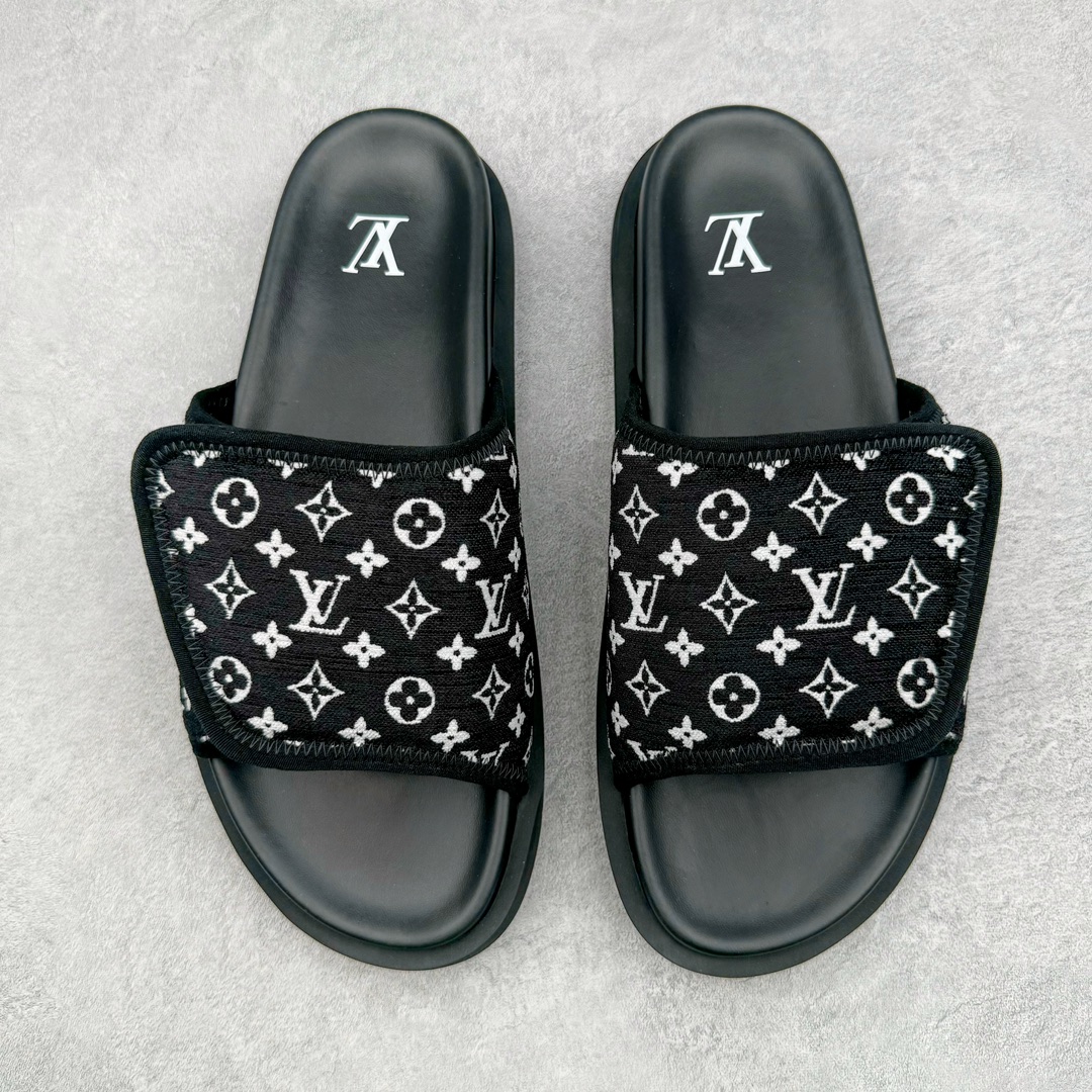 图片[9]-零售💰280 LV路易威登Louis Vuitton Miami Mule Sandals 迈阿密系列运动风魔术贴可调节舒适防滑休闲凉拖鞋 本款 Miami 凉拖取材 Maxi Damier 粒面牛皮革，临摹路易威登经典 Damier 帆布的质感。宽幅鞋带可通过魔术贴调节，散发闲适格调。搭配加衬韧性鞋垫和微型外底，确保轻盈灵活的舒适穿着体验。nMaxi Damier 粒面牛皮革 魔术贴 韧性鞋垫 微型外底 尺码：39-46 编码：Wby2936080-运动鞋