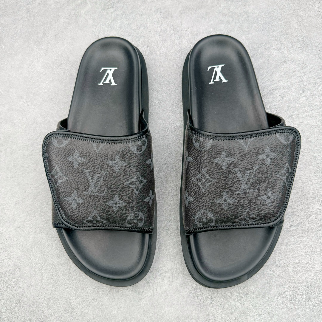 图片[5]-零售💰280 LV路易威登Louis Vuitton Miami Mule Sandals 迈阿密系列运动风魔术贴可调节舒适防滑休闲凉拖鞋 本款 Miami 凉拖取材 Maxi Damier 粒面牛皮革，临摹路易威登经典 Damier 帆布的质感。宽幅鞋带可通过魔术贴调节，散发闲适格调。搭配加衬韧性鞋垫和微型外底，确保轻盈灵活的舒适穿着体验。nMaxi Damier 粒面牛皮革 魔术贴 韧性鞋垫 微型外底 尺码：39-46 编码：Wby2936080-运动鞋