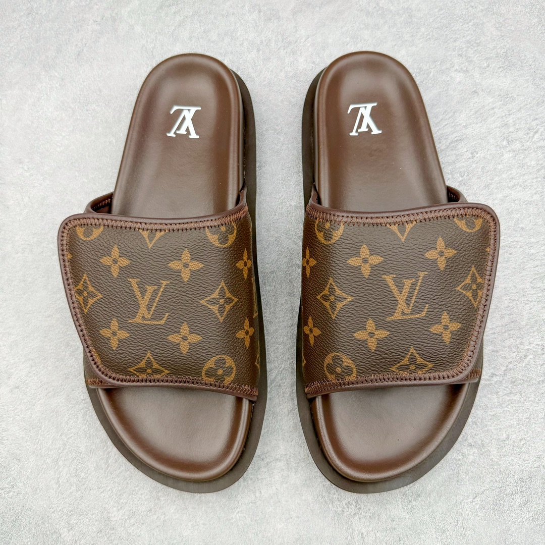 图片[6]-零售💰280 LV路易威登Louis Vuitton Miami Mule Sandals 迈阿密系列运动风魔术贴可调节舒适防滑休闲凉拖鞋 本款 Miami 凉拖取材 Maxi Damier 粒面牛皮革，临摹路易威登经典 Damier 帆布的质感。宽幅鞋带可通过魔术贴调节，散发闲适格调。搭配加衬韧性鞋垫和微型外底，确保轻盈灵活的舒适穿着体验。nMaxi Damier 粒面牛皮革 魔术贴 韧性鞋垫 微型外底 尺码：39-46 编码：Wby2936080-运动鞋