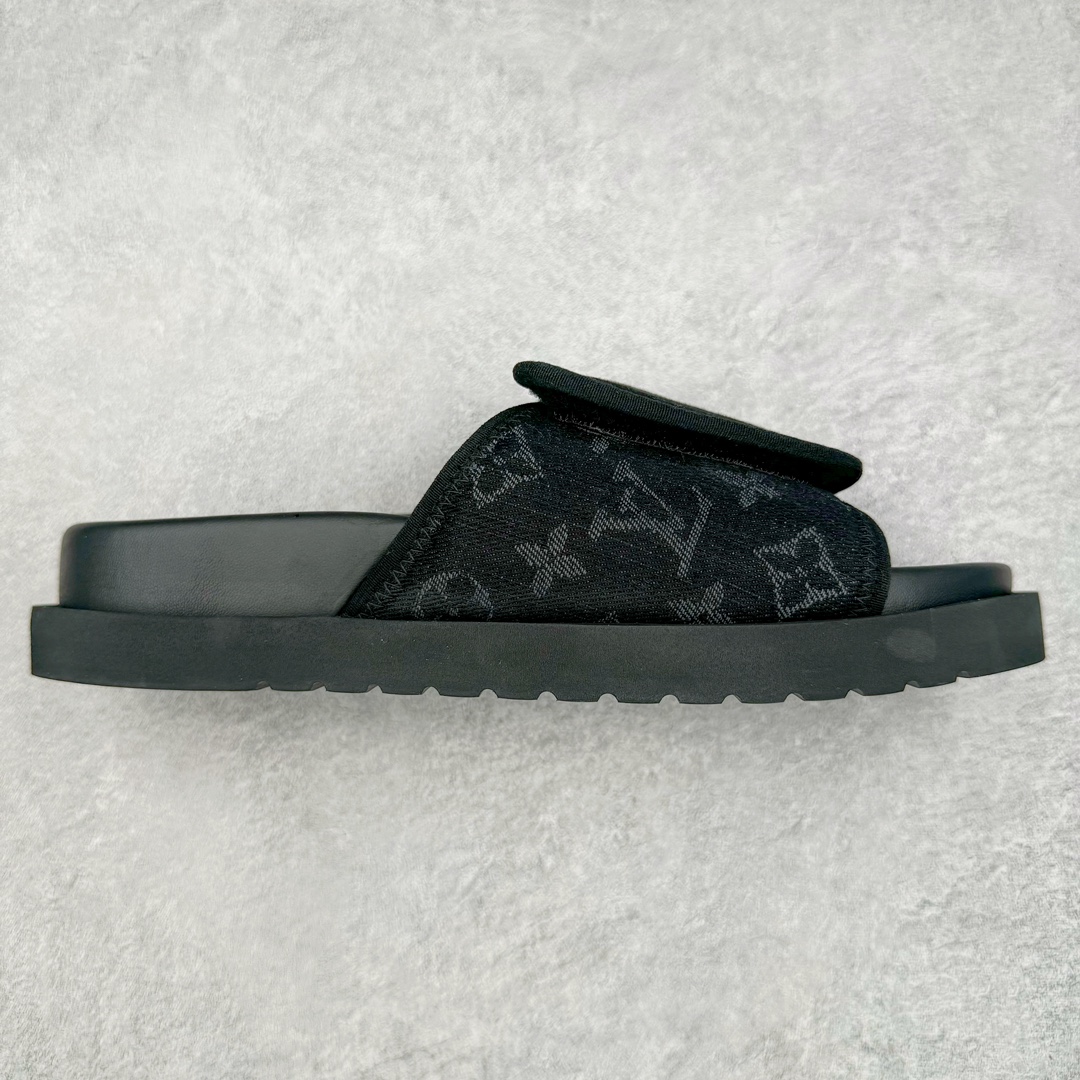 图片[7]-零售💰280 LV路易威登Louis Vuitton Miami Mule Sandals 迈阿密系列运动风魔术贴可调节舒适防滑休闲凉拖鞋 本款 Miami 凉拖取材 Maxi Damier 粒面牛皮革，临摹路易威登经典 Damier 帆布的质感。宽幅鞋带可通过魔术贴调节，散发闲适格调。搭配加衬韧性鞋垫和微型外底，确保轻盈灵活的舒适穿着体验。nMaxi Damier 粒面牛皮革 魔术贴 韧性鞋垫 微型外底 尺码：39-46 编码：Wby2936080-运动鞋