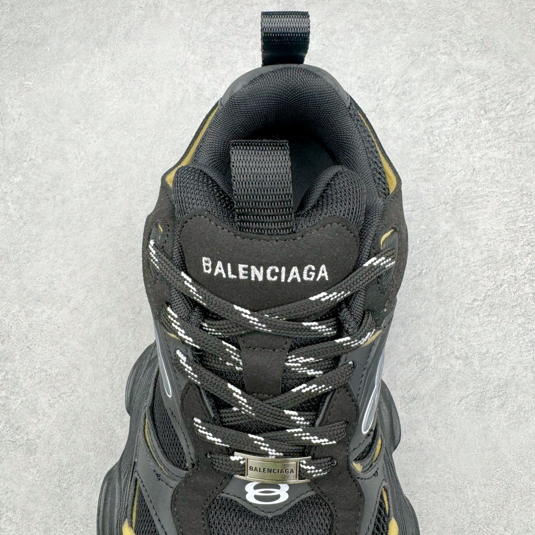 图片[5]-零售💰390 ＃YS Balenciaga CARGO Sneaker 巴黎世家十一代圆头系带舒适百搭低帮生活休闲鞋老爹鞋 白灰 全套原纸板楦头开发 最原汁原味的灵魂版型 全鞋荧光划线卡点 胶水把控整洁度追求极致完美 每一双都是工艺品 多重QC质检 超越公司货的品控标准 实实在在的免检产品 原盒原配 正确字体电绣 粗细、位置、大小正确 侧边TPU 透气孔匹配意产原版 正确分离大底 TPU软底 原版一致大底LOGO 立体感十足 原厂皮料水洗做旧 采购原厂网纱 这款超细纤维和网布工装运动鞋 来自 Balenciaga 2024年夏季系列 其前卫的设计、夸张的体积和反光细节赋予其特别的轮廓 在 2024 夏季系列的秀场上 我们看到了睽违已久的新款运动鞋 Cargo Sneaker 看鞋名便可猜想 延续 3XL 经典设计 这似乎是一双天生为阔腿 Cargo 而生的鞋款 并且它比起 3XL 本就极度夸张的造型更加夸张 拥有更大的鞋底面积以及更为上翘的鞋头 堪称「5XL」外观设计上除了「比大更大」做旧的厚网布鞋面 还有一种经典 Track 鞋款融合 New Balance 9060 中底之即视感 标志性 Sporty B Logo 置于鞋面中间 再加上明显提高的中底厚度 你也不用害怕与3XL难以分辨 尺码：35/46 编码：yby3936090-运动鞋