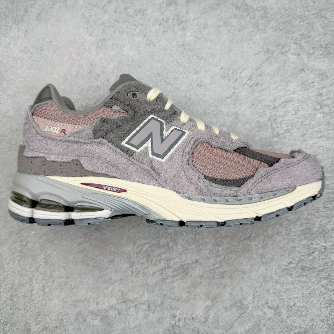 零售💰340 ＃总裁 新百伦NB New Balance M2002RDY 紫色 全套原楦原纸板原厂数据开发 原厂网纱 原装进口翻毛皮料正确绒感卡色 正确中底拉帮中底网布细节 一比一手工擦旧效果 冲裁组合 匠心打造 耗时两个月开发完成 工艺极其复杂难度可想而知 新开独立私模大底 全网唯一正确做旧组合大底 高端零售专供产物 尺码：36 37 37.5 38 38.5 39.5 40 40.5 41.5 42 42.5 43 44 44.5 45 45.5 46.5 47 编码：by3936040-运动鞋