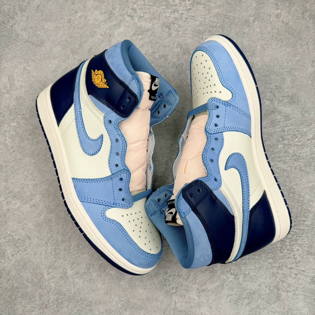 图片[3]-零售💰290 ＃KZ神版莞产 Air Jordan AJ1 Retro High 莱特兄弟北卡蓝 FD2596-400 外贸特供批次 终端控货优势输出 新配色不断更新开发 市场中端王者 全套原纸板楦头开发 确保原汁原味 完美呈现一代版型 一比一鞋头弧度高度鞋身弧度 此版本只针对中端市场 细节品控鞋型随意秒杀市面同价位 鞋型完美 不臃肿别扭 头层皮料加持 用料绝不含糊 进口玻璃冲刀皮料裁剪零毛边 电脑针车工艺 超高鞋面清洁度 最高QC检验标准 控制溢胶瑕疵 原盒原配 飞翼3D高频深度立体 工艺方面大到整体鞋型 漏斗收腰 底线拉帮 LOGO立体程度 小到针眼排布 载片对称 冲孔效果 鞋标规范 鞋垫背胶等等 无一不是口碑收割 每双都是一个回头客 SIZE：36 36.5 37.5 38 38.5 39 40 40.5 41 42 42.5 43 44 44.5 45 46 47.5 编码：by2936090-运动鞋