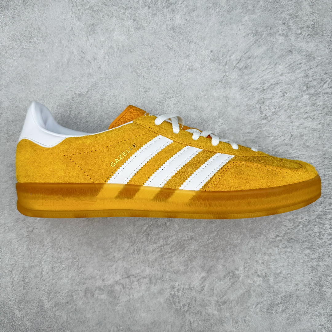 图片[4]-＃VT纯原 AD Original Gazelle Indoor Trainers 瞪羚室内鞋系列低帮复古百搭休闲运动德训风板鞋 高端零售特供批次 原厂定制长毛翻毛皮组合环保纤维革鞋面材质 内置环保海玻璃鞋垫 外置RB橡胶大底 产品品控稳定性领先行业 原厂全套原楦原纸板冲刀磨具开发 原厂皮料加持 原厂港宝加持定型后跟R度完美 将复古进行到底 简约流畅 三十年不变经典 这款Gazelle运动鞋 无论面料、配色、质感或设计 都只在重现其1991年原款的经典 皮革鞋面 撞色三条纹和鞋跟标的设计 力求呈现90年代的经典复古风潮 Samba火热的同时 也带动了其它的复古鞋型 Gazelle便是其中一只 Gazelle Indoor拥有包边更宽的T字型鞋头 更好的保护运动员的前掌 浓浓的复古氛围感 非常适合现在流行的Cleanfit风格 尺码：35.5 36 36.5 37.5 38 38.5 39 40 40.5 41 42 42.5 43 44 44.5 45 46-选品中心