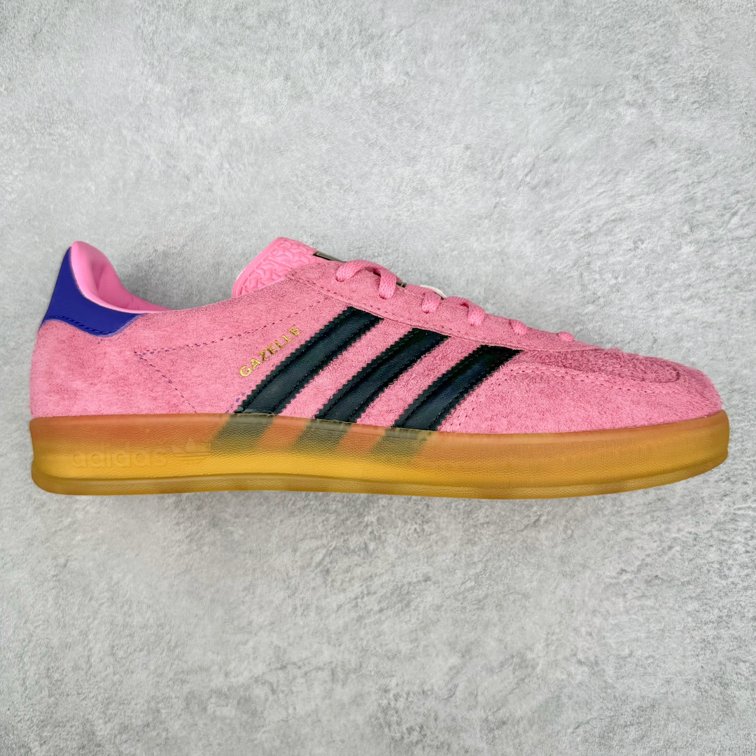 图片[3]-＃VT纯原 AD Original Gazelle Indoor Trainers 瞪羚室内鞋系列低帮复古百搭休闲运动德训风板鞋 高端零售特供批次 原厂定制长毛翻毛皮组合环保纤维革鞋面材质 内置环保海玻璃鞋垫 外置RB橡胶大底 产品品控稳定性领先行业 原厂全套原楦原纸板冲刀磨具开发 原厂皮料加持 原厂港宝加持定型后跟R度完美 将复古进行到底 简约流畅 三十年不变经典 这款Gazelle运动鞋 无论面料、配色、质感或设计 都只在重现其1991年原款的经典 皮革鞋面 撞色三条纹和鞋跟标的设计 力求呈现90年代的经典复古风潮 Samba火热的同时 也带动了其它的复古鞋型 Gazelle便是其中一只 Gazelle Indoor拥有包边更宽的T字型鞋头 更好的保护运动员的前掌 浓浓的复古氛围感 非常适合现在流行的Cleanfit风格 尺码：35.5 36 36.5 37.5 38 38.5 39 40 40.5 41 42 42.5 43 44 44.5 45 46-选品中心