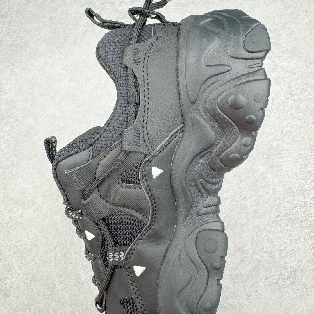 图片[7]-FILA FUSION 斐乐潮牌防滑耐磨轻便运动鞋 FUSION 系列传承了 FILA 的百年基因，融入年轻运动及潮流文化，成为引领变革、创新突破的一代。以“1+N” 的跨界合作模式重现经典的同时创造经典。带来最出其不意的跨界合作惊喜。同时，FILAFUSION把FILA 的 DNA 融入到定制体验里，你可以随心制造厲于你的产品。FILA FUSION 的鞋家族涵盖了老爹鞋、跑步鞋、网球鞋、季节款。风格复古新潮，满足了时尚人士出行及各类运动的搭配需求，成为当下年轻人筷拥的鞋类品牌之一。FILA FUSION 走进年轻人的世界，通过年轻人运动，街舞，滑板，篮球，展现 FILA FUSION 的潮流态度和年轻文化。FILA FUSION 认为末来属于引领变革、创新突破的年轻一代，让我们一起构成 FILA 未来的蓝图吧！尺码：36 36.5 37.5 38 38.5 39 40 40.5 41 42 42.5 43 44 44.5 45-选品中心