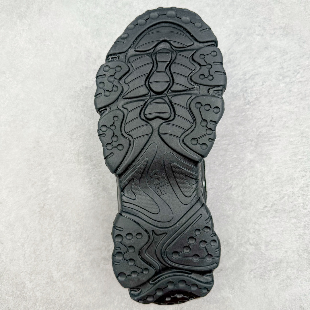 图片[9]-FILA FUSION 斐乐潮牌防滑耐磨轻便运动鞋 FUSION 系列传承了 FILA 的百年基因，融入年轻运动及潮流文化，成为引领变革、创新突破的一代。以“1+N” 的跨界合作模式重现经典的同时创造经典。带来最出其不意的跨界合作惊喜。同时，FILAFUSION把FILA 的 DNA 融入到定制体验里，你可以随心制造厲于你的产品。FILA FUSION 的鞋家族涵盖了老爹鞋、跑步鞋、网球鞋、季节款。风格复古新潮，满足了时尚人士出行及各类运动的搭配需求，成为当下年轻人筷拥的鞋类品牌之一。FILA FUSION 走进年轻人的世界，通过年轻人运动，街舞，滑板，篮球，展现 FILA FUSION 的潮流态度和年轻文化。FILA FUSION 认为末来属于引领变革、创新突破的年轻一代，让我们一起构成 FILA 未来的蓝图吧！尺码：36 36.5 37.5 38 38.5 39 40 40.5 41 42 42.5 43 44 44.5 45-选品中心