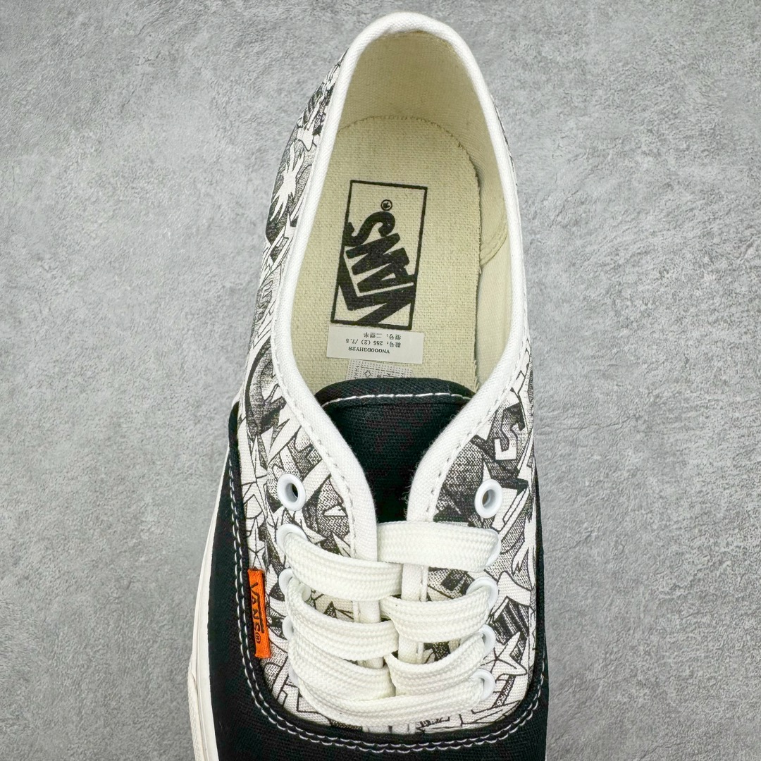 图片[5]-零售💰200 Sneakersntuff LA x Vans 涂鸦 最新安娜联名系列鞋款发布。以当地 Venice 沙滩为主题。带来 OGClassic Slip-OnLX和OGEraLX两款联名鞋作，设计上致敬1980和1990年代时滑手、冲浪者和鹿克爱好者的穿著。鞋面整体以米白为主色，搭配了黑色涂鸦图案，中底部分印上了sns字样，鞋底部分也同样表示了其合作身份。外底则采用了比较清新的天蓝并且随鞋印刷sns联名图案 尺码：35 36 36.5 37 38 38.5 39 40 40.5 41 42 42.5 43 44 编码：by2936000-运动鞋