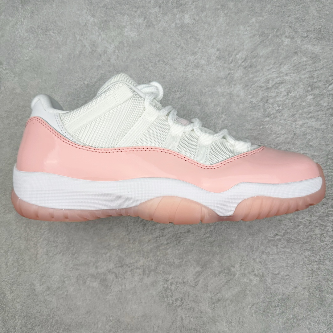 零售💰330 ＃KZ神版 Air Jordan AJ11 Low WMNS \”Legend Pink\” 低帮 白粉 AH7680-160 市场中端王者 耗时半年巨作 全套原纸板楦头开发 确保原汁原味 完美呈现11代版型 此版本只针对中端市场 皮料材质有所更替 其他数据细节工艺流程均保持一致绝不口嗨 细节品控鞋型随意秒杀市面3XX 原楦原档案数据开模打造 原厂中底拉帮钢印 原厂进口漆皮 防冻不开裂 原装鞋撑 水晶大底正确色度色泽 原楦原数据刺绣 原厂车缝走线及对位 毫厘不差 飞人logo采用原数据电脑刺绣 原装正品碳纤维真实碳板 增强抗扭 原内标 原盒标 正确官方原盒 防氧化水晶外底 原厂配套全掌solo气垫 进口港宝加持 后跟自然饱满 全鞋荧光划线卡点 追求极致完美 每一双都是工艺品 多重QC质检 超越公司货的品控标准 实实在在的免检产品 SIZE：36 36.5 37.5 38 38.5 39 40 40.5 41 42 42.5 43 44 44.5 45 46 47.5 编码：by3936030-运动鞋