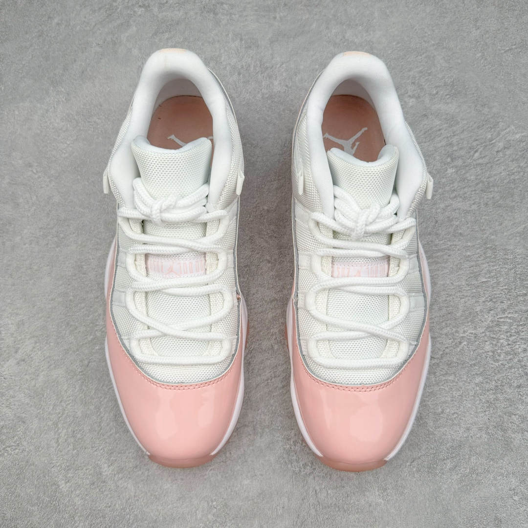 图片[2]-零售💰330 ＃KZ神版 Air Jordan AJ11 Low WMNS \”Legend Pink\” 低帮 白粉 AH7680-160 市场中端王者 耗时半年巨作 全套原纸板楦头开发 确保原汁原味 完美呈现11代版型 此版本只针对中端市场 皮料材质有所更替 其他数据细节工艺流程均保持一致绝不口嗨 细节品控鞋型随意秒杀市面3XX 原楦原档案数据开模打造 原厂中底拉帮钢印 原厂进口漆皮 防冻不开裂 原装鞋撑 水晶大底正确色度色泽 原楦原数据刺绣 原厂车缝走线及对位 毫厘不差 飞人logo采用原数据电脑刺绣 原装正品碳纤维真实碳板 增强抗扭 原内标 原盒标 正确官方原盒 防氧化水晶外底 原厂配套全掌solo气垫 进口港宝加持 后跟自然饱满 全鞋荧光划线卡点 追求极致完美 每一双都是工艺品 多重QC质检 超越公司货的品控标准 实实在在的免检产品 SIZE：36 36.5 37.5 38 38.5 39 40 40.5 41 42 42.5 43 44 44.5 45 46 47.5 编码：by3936030-运动鞋