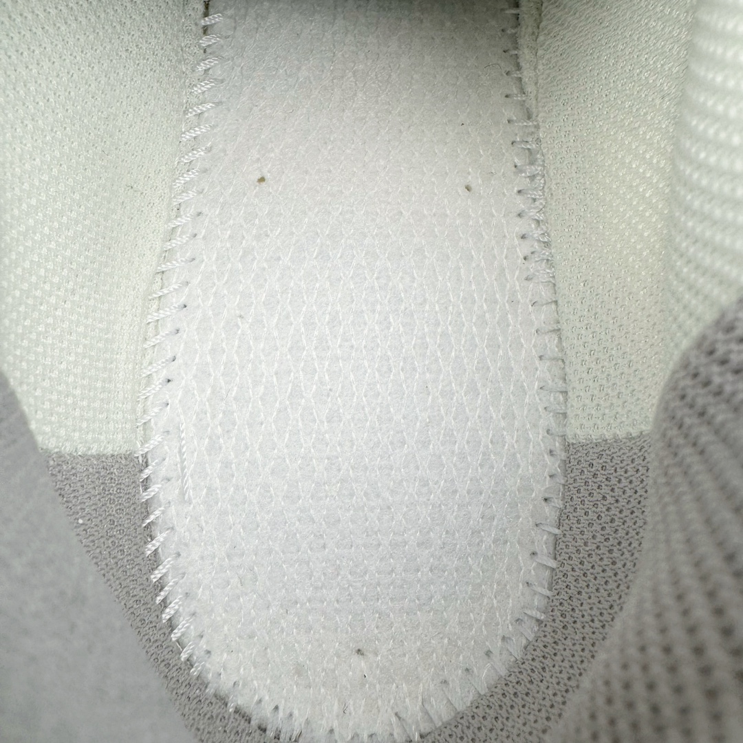 图片[10]-＃纯原 新百伦NB New Balance MR530 全套原楦原纸板原厂数据开发 原厂网纱 原装进口皮料正确卡色 正确中底拉帮中底网布细节 冲裁组合 匠心打造 耗时两个月开发完成 工艺极其复杂难度可想而知 新开独立私模大底 全网唯一正确做旧组合大底 高端零售专供产物 尺码：36 37 37.5 38 38.5 39.5 40 40.5 41.5 42 42.5 43 44 44.5-选品中心