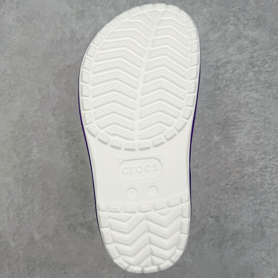 图片[9]-＃DG莞产 Crocs Classic Clog 卡骆驰运动沙滩洞洞拖鞋凉鞋 厚卡款 超强LiteRide科技缓震鞋垫加持 官方2023最新款 透明防水袋包装 注意配件需单独购买 超轻Croslite专利材料打造 鞋面更加耐用易清洗 该鞋款轻盈舒适 2002年 经典克骆格诞生 秉承外形简单 穿着舒适的初衷 不断为消费者带来舒适的穿着体验 穿出“趣”味 鞋面洞洞可搭彰显个性的智必星 一鞋两穿 可调节式后跟带增添鞋身的稳固性能 放前面变成愜意舒适的凉拖 放后面行走跑跳更加稳妥 Croslite ™材料 封闭式细胞树脂 能够在体温作用下自动变形以适应脚部形状 涉水性优秀的同时易于清洁 抓地力强 不易打滑 Crocs的核心理念：轻便 灵活 全方位的舒适感 同步官方尺码：M4（36-37）M5（37-38）M6（38-39）M7（39-40）M8（41-42）M9（42-43）M10（43-44）M11（45-46）-选品中心