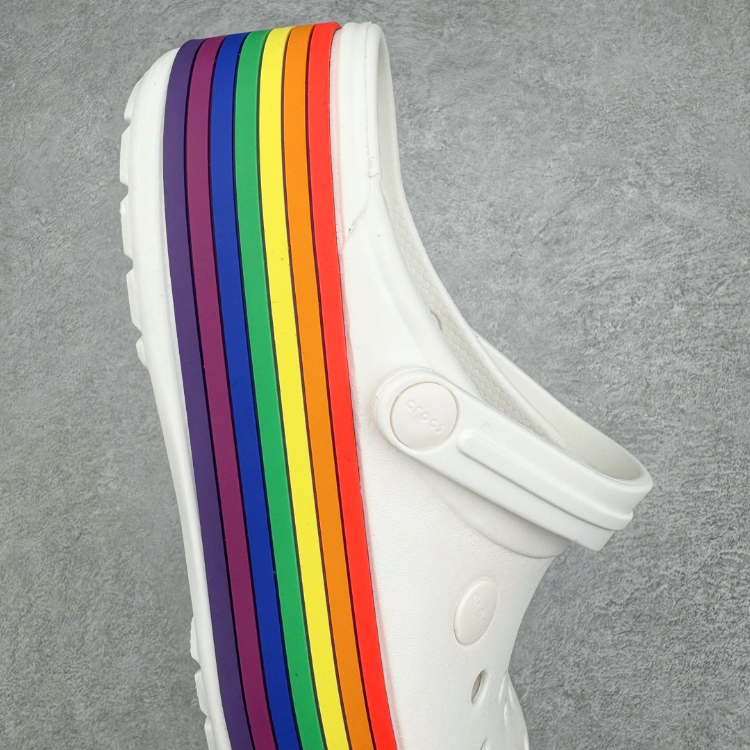 图片[6]-＃DG莞产 Crocs Classic Clog 卡骆驰运动沙滩洞洞拖鞋凉鞋 厚卡款 超强LiteRide科技缓震鞋垫加持 官方2023最新款 透明防水袋包装 注意配件需单独购买 超轻Croslite专利材料打造 鞋面更加耐用易清洗 该鞋款轻盈舒适 2002年 经典克骆格诞生 秉承外形简单 穿着舒适的初衷 不断为消费者带来舒适的穿着体验 穿出“趣”味 鞋面洞洞可搭彰显个性的智必星 一鞋两穿 可调节式后跟带增添鞋身的稳固性能 放前面变成愜意舒适的凉拖 放后面行走跑跳更加稳妥 Croslite ™材料 封闭式细胞树脂 能够在体温作用下自动变形以适应脚部形状 涉水性优秀的同时易于清洁 抓地力强 不易打滑 Crocs的核心理念：轻便 灵活 全方位的舒适感 同步官方尺码：M4（36-37）M5（37-38）M6（38-39）M7（39-40）M8（41-42）M9（42-43）M10（43-44）M11（45-46）-选品中心