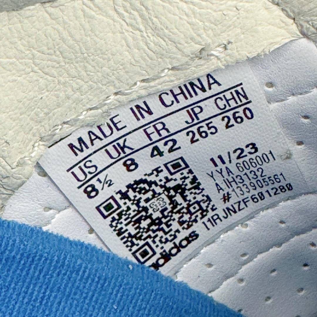 图片[11]-＃HP纯原 Clot x AD Original Superstar 联名圆头舒适耐磨低帮贝壳头板鞋 白棕 货号：IH3132 原鞋原档案开发 同源ZP原材 采用头层原厂平面油皮+牛皮围条 精工针车 全网独家正确私模 组合原装大底 三层组合 全新RB锯齿鞋底+高弹EVA+头层牛皮沿条 配件鞋盒同步原厂 全部遵循公司原鞋打造 2023年10月，香港潮牌Clot在纪念20周年2024年春夏时装秀推出将与Adidas再一次合作，这也是联合创始人陈冠希和Adidas在首次合作十多年后再次联手。全新合作特别之处CLOT对标志性的Adidas Superstar系列鞋款进行独特诠释。定于2024年2月23日推出Clot x Superstar “Cloud White”以云白色、核心黑色和水晶沙的时尚色调组合，采用预科生风格，配有白色皮革鞋身，饰有透气孔以增强透气性，并辅以标志性的贝壳鞋头，其他细节包括侧面的黑色三条纹、联名鞋舌标签和鞋跟标签，而且这款运动鞋采用堆叠式白色和棕褐色中底，为经典巨星增添了独特的风格，最后以奶油色凹槽橡胶外底，确保耐用性和牵引力。这个设计毫不费力地将传统与创新结合在一起。尺码：36 36.5 37.5 38 38.5 39 40 40.5 41 42 42.5 43 44 44.5 45 46-选品中心