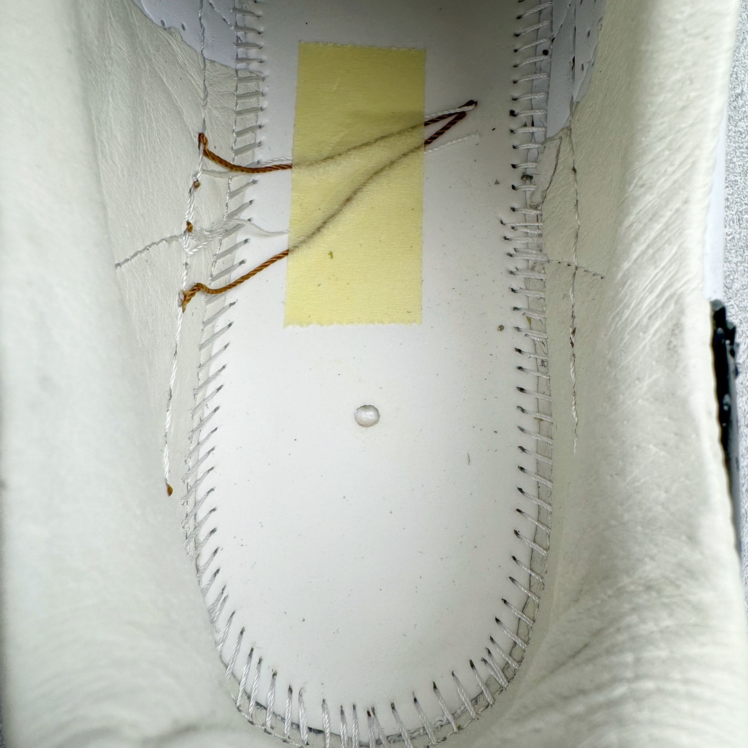 图片[10]-＃HP纯原 Clot x AD Original Superstar 联名圆头舒适耐磨低帮贝壳头板鞋 白棕 货号：IH3132 原鞋原档案开发 同源ZP原材 采用头层原厂平面油皮+牛皮围条 精工针车 全网独家正确私模 组合原装大底 三层组合 全新RB锯齿鞋底+高弹EVA+头层牛皮沿条 配件鞋盒同步原厂 全部遵循公司原鞋打造 2023年10月，香港潮牌Clot在纪念20周年2024年春夏时装秀推出将与Adidas再一次合作，这也是联合创始人陈冠希和Adidas在首次合作十多年后再次联手。全新合作特别之处CLOT对标志性的Adidas Superstar系列鞋款进行独特诠释。定于2024年2月23日推出Clot x Superstar “Cloud White”以云白色、核心黑色和水晶沙的时尚色调组合，采用预科生风格，配有白色皮革鞋身，饰有透气孔以增强透气性，并辅以标志性的贝壳鞋头，其他细节包括侧面的黑色三条纹、联名鞋舌标签和鞋跟标签，而且这款运动鞋采用堆叠式白色和棕褐色中底，为经典巨星增添了独特的风格，最后以奶油色凹槽橡胶外底，确保耐用性和牵引力。这个设计毫不费力地将传统与创新结合在一起。尺码：36 36.5 37.5 38 38.5 39 40 40.5 41 42 42.5 43 44 44.5 45 46-选品中心