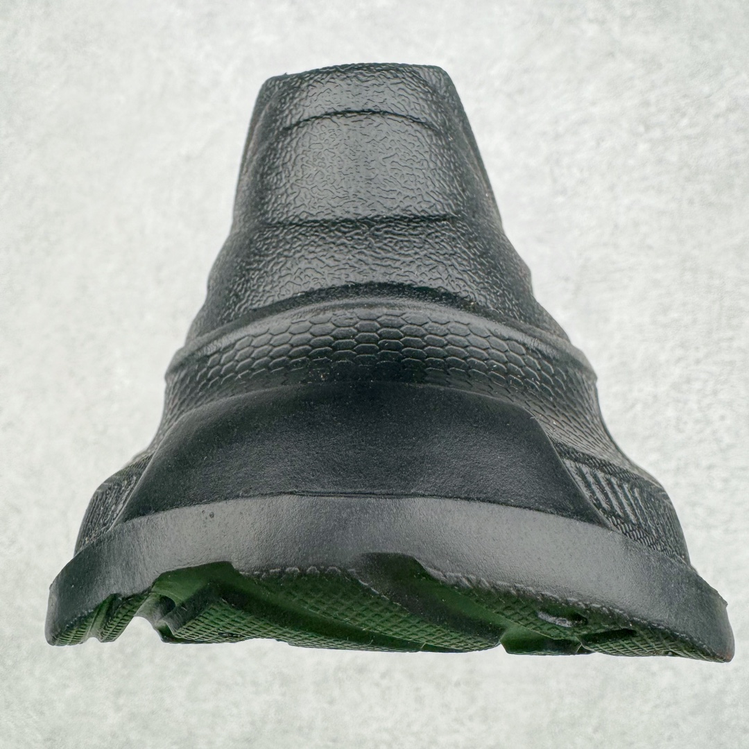 图片[8]-BALENCIAGA Mold Rubber Slide Sandals 巴黎世家系列露趾涉水百搭潮流休闲运动套穿拖鞋 橡胶材质 鞋表带上印有Balenciaga 品牌标识 后帮凹印BB标识 压模鞋底和鞋面 中国制造 用软布擦拭 材质：95%（注塑）EVA塑料、5% 泡沫塑料 尺码：36 37 38 39 40 41 42 43 44 45 46-选品中心