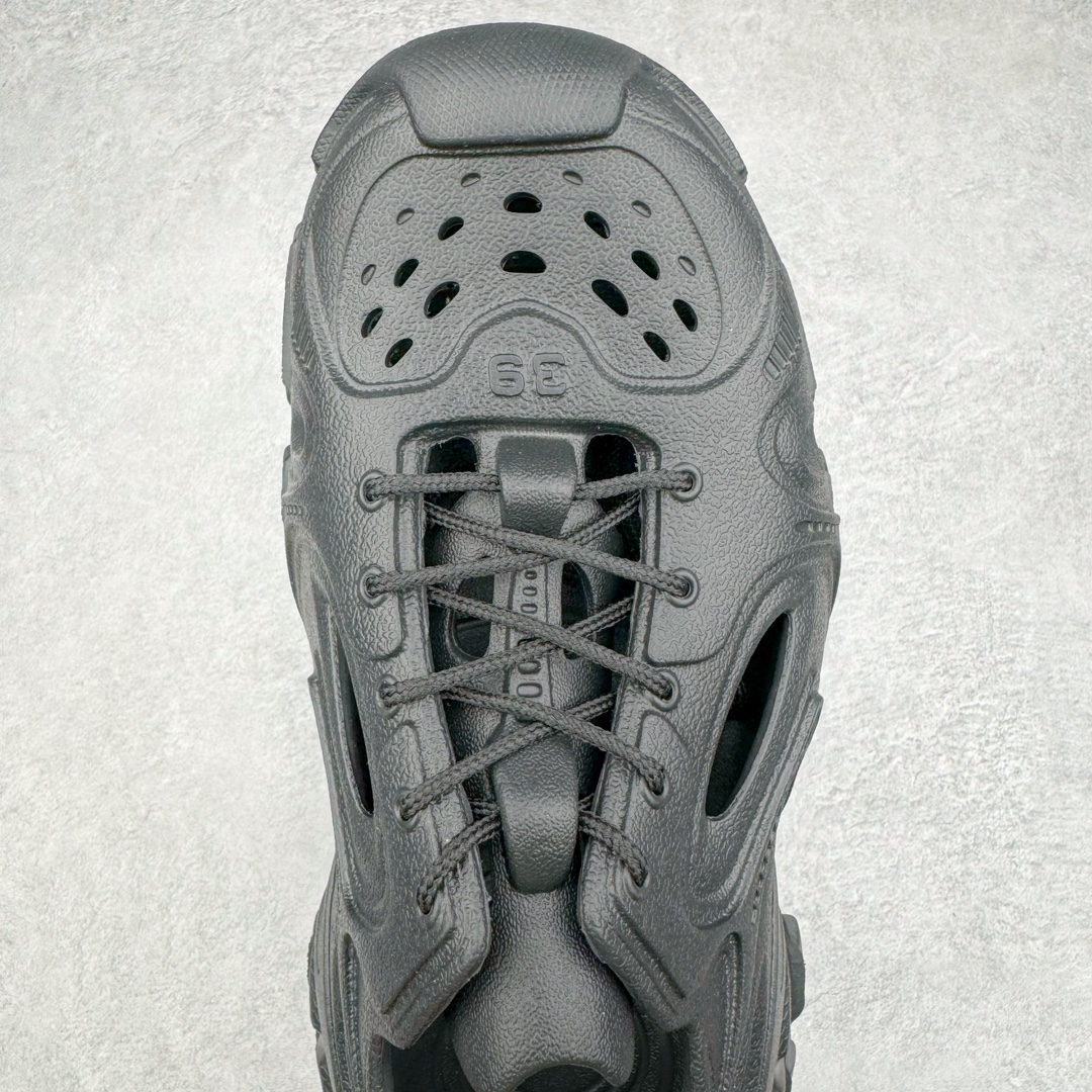 图片[4]-BALENCIAGA Mold Rubber Slide Sandals 巴黎世家系列露趾涉水百搭潮流休闲运动套穿拖鞋 橡胶材质 鞋表带上印有Balenciaga 品牌标识 后帮凹印BB标识 压模鞋底和鞋面 中国制造 用软布擦拭 材质：95%（注塑）EVA塑料、5% 泡沫塑料 尺码：36 37 38 39 40 41 42 43 44 45 46-选品中心