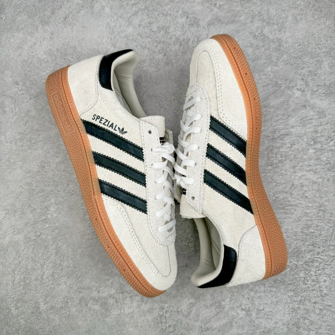 图片[3]-＃MF AD Originals Handball SPZL 手球运动员系列百搭休闲运动板鞋 IF6562 这款来自阿迪达斯的这款HANDBALL SPZL前身是一双手球运动鞋，这一次拿来复刻，所以鞋面的主要色彩选用了黑色， 鞋面外侧除了Spezial字母之外还有三叶草标志。Handball SPZL作为复古手球训练鞋与作为室内足球鞋的Samba有着异曲同工之处，但是质感更为出众的鞋身以及丰富的配色选择比起Samba来讲可以说是更胜一筹了！尺码：36 36⅔ 37⅓ 38 38⅔ 39⅓ 40 40⅔ 41⅓ 42 42⅔ 43⅓ 44 45-选品中心