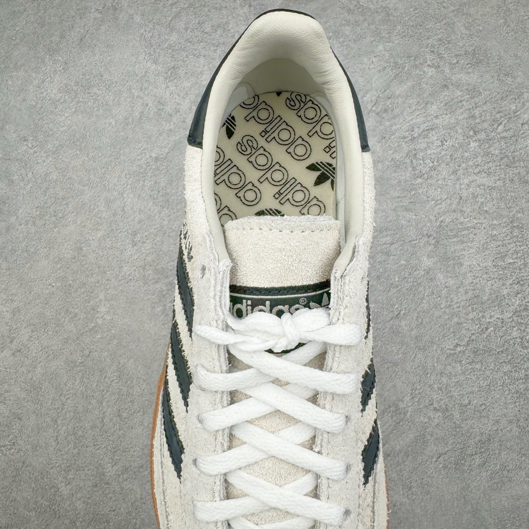 图片[5]-＃MF AD Originals Handball SPZL 手球运动员系列百搭休闲运动板鞋 IF6562 这款来自阿迪达斯的这款HANDBALL SPZL前身是一双手球运动鞋，这一次拿来复刻，所以鞋面的主要色彩选用了黑色， 鞋面外侧除了Spezial字母之外还有三叶草标志。Handball SPZL作为复古手球训练鞋与作为室内足球鞋的Samba有着异曲同工之处，但是质感更为出众的鞋身以及丰富的配色选择比起Samba来讲可以说是更胜一筹了！尺码：36 36⅔ 37⅓ 38 38⅔ 39⅓ 40 40⅔ 41⅓ 42 42⅔ 43⅓ 44 45-选品中心