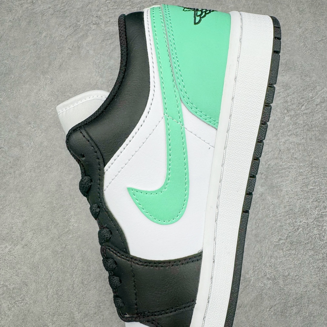 图片[7]-＃DT纯原 Air Jordan AJ1 Low 低帮 白黑绿 553558-131 终端优势供应 市面中低帮最具代表性版本没有之一 口碑大厂出品 品控大底版型不断改良更新 全套原纸板楦头开发 确保原汁原味 完美呈现版型 完美零毛边处理 原厂内置全掌气垫 价格定位良心 平台专用代工流水线出品 一眼公司既视感 拿到手的一瞬间就与众不同 碾压市面所有版本 全部原鞋开发 每一个配色都会采购原鞋确认细节 打破市面看图做货无好货之说 尺码：40 40.5 41 42 42.5 43 44 44.5 45 46-选品中心