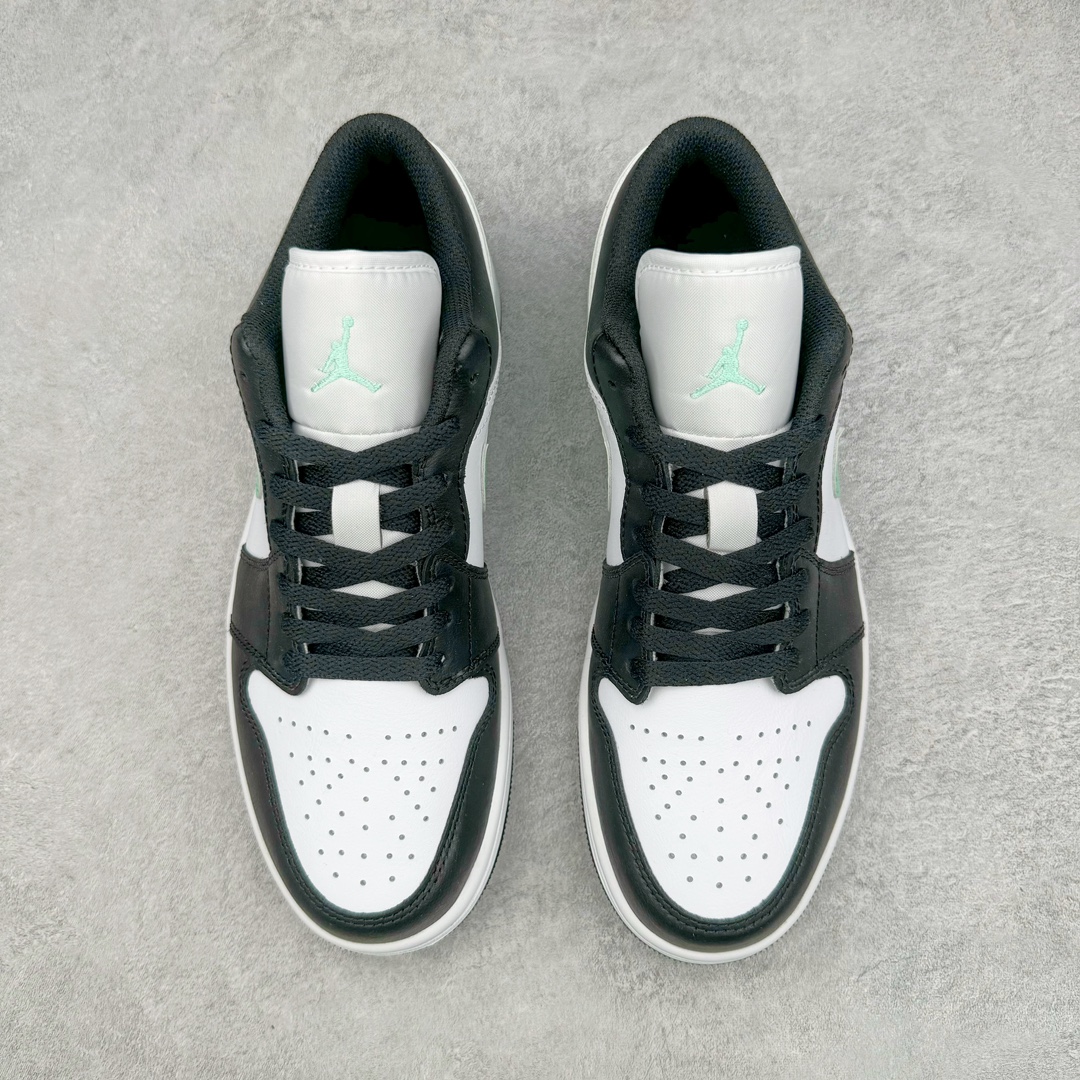 图片[2]-＃DT纯原 Air Jordan AJ1 Low 低帮 白黑绿 553558-131 终端优势供应 市面中低帮最具代表性版本没有之一 口碑大厂出品 品控大底版型不断改良更新 全套原纸板楦头开发 确保原汁原味 完美呈现版型 完美零毛边处理 原厂内置全掌气垫 价格定位良心 平台专用代工流水线出品 一眼公司既视感 拿到手的一瞬间就与众不同 碾压市面所有版本 全部原鞋开发 每一个配色都会采购原鞋确认细节 打破市面看图做货无好货之说 尺码：40 40.5 41 42 42.5 43 44 44.5 45 46-选品中心