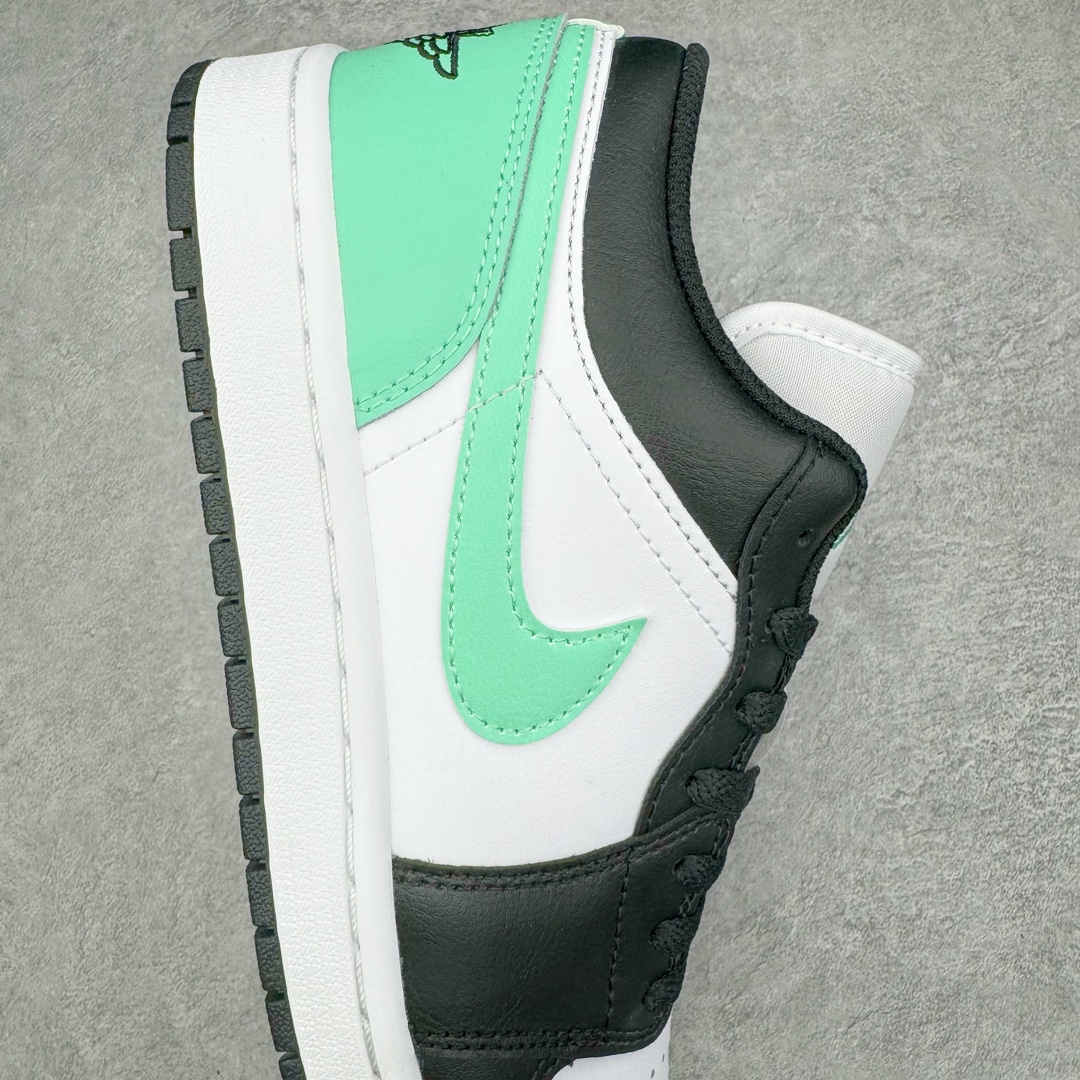 图片[6]-＃DT纯原 Air Jordan AJ1 Low 低帮 白黑绿 553558-131 终端优势供应 市面中低帮最具代表性版本没有之一 口碑大厂出品 品控大底版型不断改良更新 全套原纸板楦头开发 确保原汁原味 完美呈现版型 完美零毛边处理 原厂内置全掌气垫 价格定位良心 平台专用代工流水线出品 一眼公司既视感 拿到手的一瞬间就与众不同 碾压市面所有版本 全部原鞋开发 每一个配色都会采购原鞋确认细节 打破市面看图做货无好货之说 尺码：40 40.5 41 42 42.5 43 44 44.5 45 46-选品中心