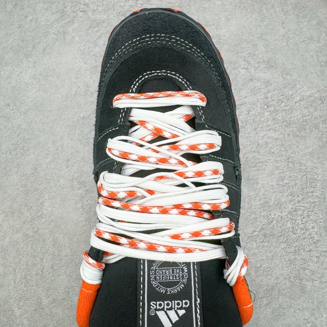图片[4]-＃C版纯原 AD Adimatic Low 马蒂奇系列低帮复古鲨鱼面包鞋运动休闲滑板板鞋 IG4024 全套原厂楦头开版 原鞋开模 独家私模 大底一比一含胶量 大底上色一步到位油墨不跑偏 冲孔无杂质 正确翻毛皮料 裁边公整 后跟定型港宝加持 原盒原配中文标 整个鞋面由色彩艳丽的麂皮制成 搭配品牌标志性大尺寸三条纹 Logo 超宽鞋带作为鲜明特征 厚实的中底和耐用的橡胶外底为滑手们带来了良好的穿着体验 滑板运动作为都市街头运动的先驱 配色靓丽 夸张轮廓的包鞋 ADIMATIC 自然成为了优选单品 对于经典细节的充分保留 让人们的目光瞬间就能集中到这双与众不同的 Lo-Fi Style 滑板鞋上 尺码：36/45-选品中心