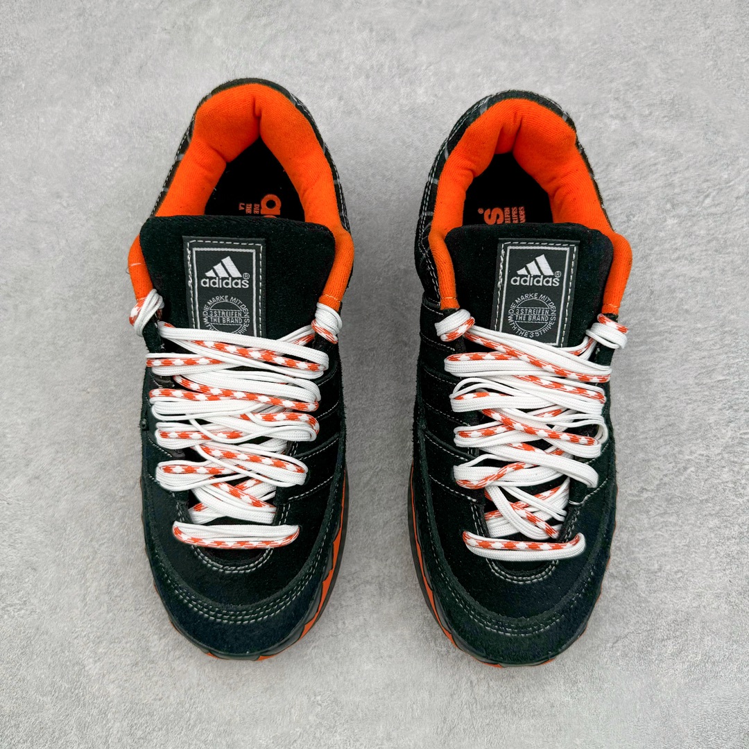 图片[2]-＃C版纯原 AD Adimatic Low 马蒂奇系列低帮复古鲨鱼面包鞋运动休闲滑板板鞋 IG4024 全套原厂楦头开版 原鞋开模 独家私模 大底一比一含胶量 大底上色一步到位油墨不跑偏 冲孔无杂质 正确翻毛皮料 裁边公整 后跟定型港宝加持 原盒原配中文标 整个鞋面由色彩艳丽的麂皮制成 搭配品牌标志性大尺寸三条纹 Logo 超宽鞋带作为鲜明特征 厚实的中底和耐用的橡胶外底为滑手们带来了良好的穿着体验 滑板运动作为都市街头运动的先驱 配色靓丽 夸张轮廓的包鞋 ADIMATIC 自然成为了优选单品 对于经典细节的充分保留 让人们的目光瞬间就能集中到这双与众不同的 Lo-Fi Style 滑板鞋上 尺码：36/45-选品中心