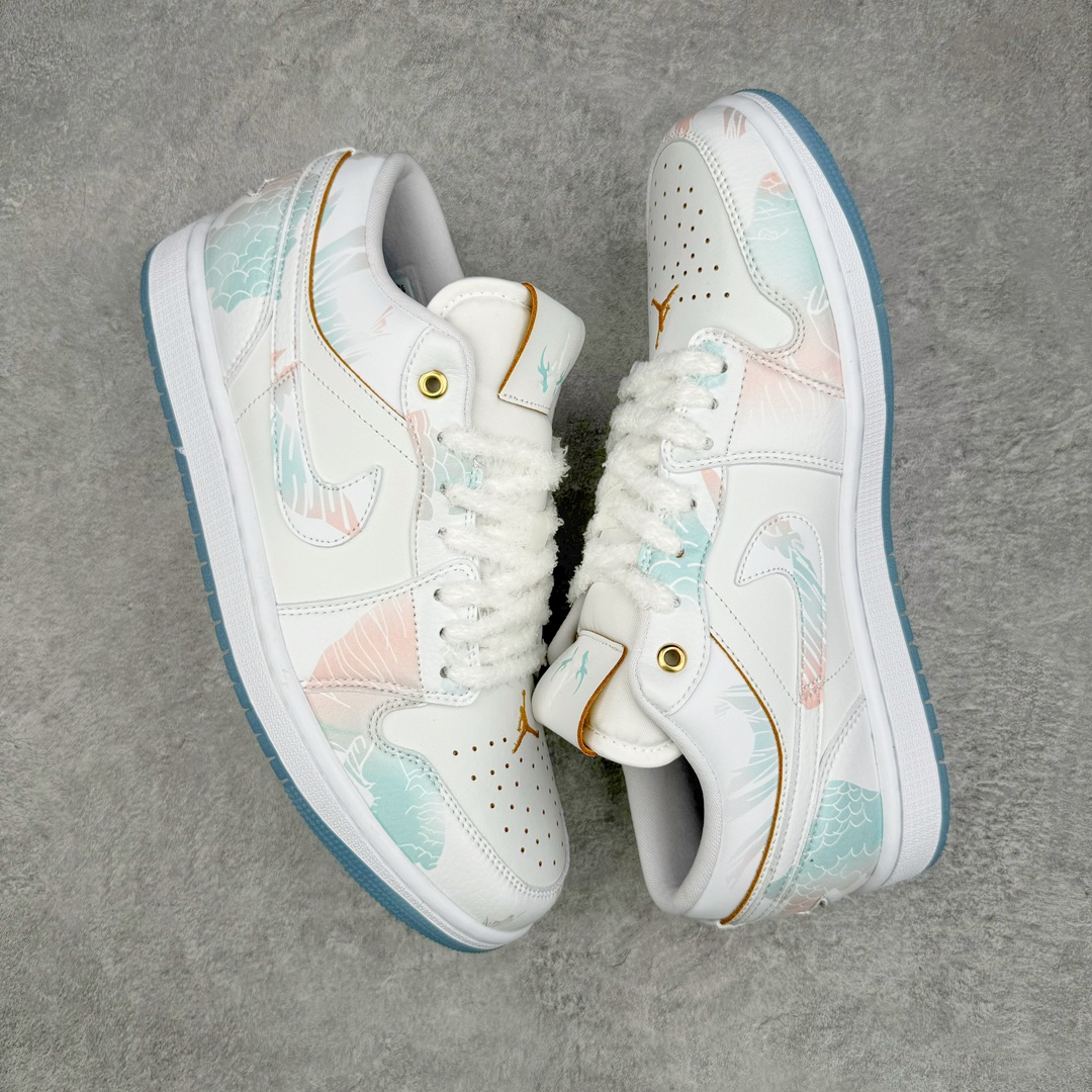 图片[3]-＃K版 Air Jordan AJ1 Low 低帮 CNY 蒸汽木偶 龙年限定 青帘烟雨 FN8901-164 全新流水线出品 DT版本唯一平替选择 市场第二梯队最强版 全部原鞋开发 原楦原纸板开发 全鞋电脑针车 原厂内置全掌气垫 原盒内在原标 唯一Zp原版鞋带绑法 免检产品 全新2022版型 全头层皮料 完美零毛边处理 原厂配置全掌气垫 价格定位良心 几十个配色陆续出货 尺码：36 36.5 37.5 38 38.5 39 40 40.5 41 42 42.5 43 44 44.5 45 46 47.5-选品中心