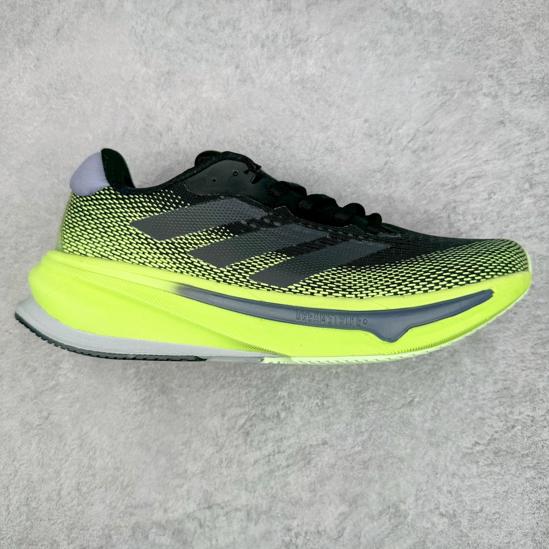 AD Supernova Rise 阿迪全新休闲轻跑鞋 款鞋采用了Dreamstrike+ 中底,将缓冲材质与柔软的织物相结合,以最大限度地减少刺激性摩擦和慢跑后水泡的可能性。在美学方面,Supernova Rise 从自然和生物中汲取灵感,如深色底色和半绿色细节。货号:IG5844 尺码:40 40.5 41 42 42.5 43 44 44.5 45-选品中心