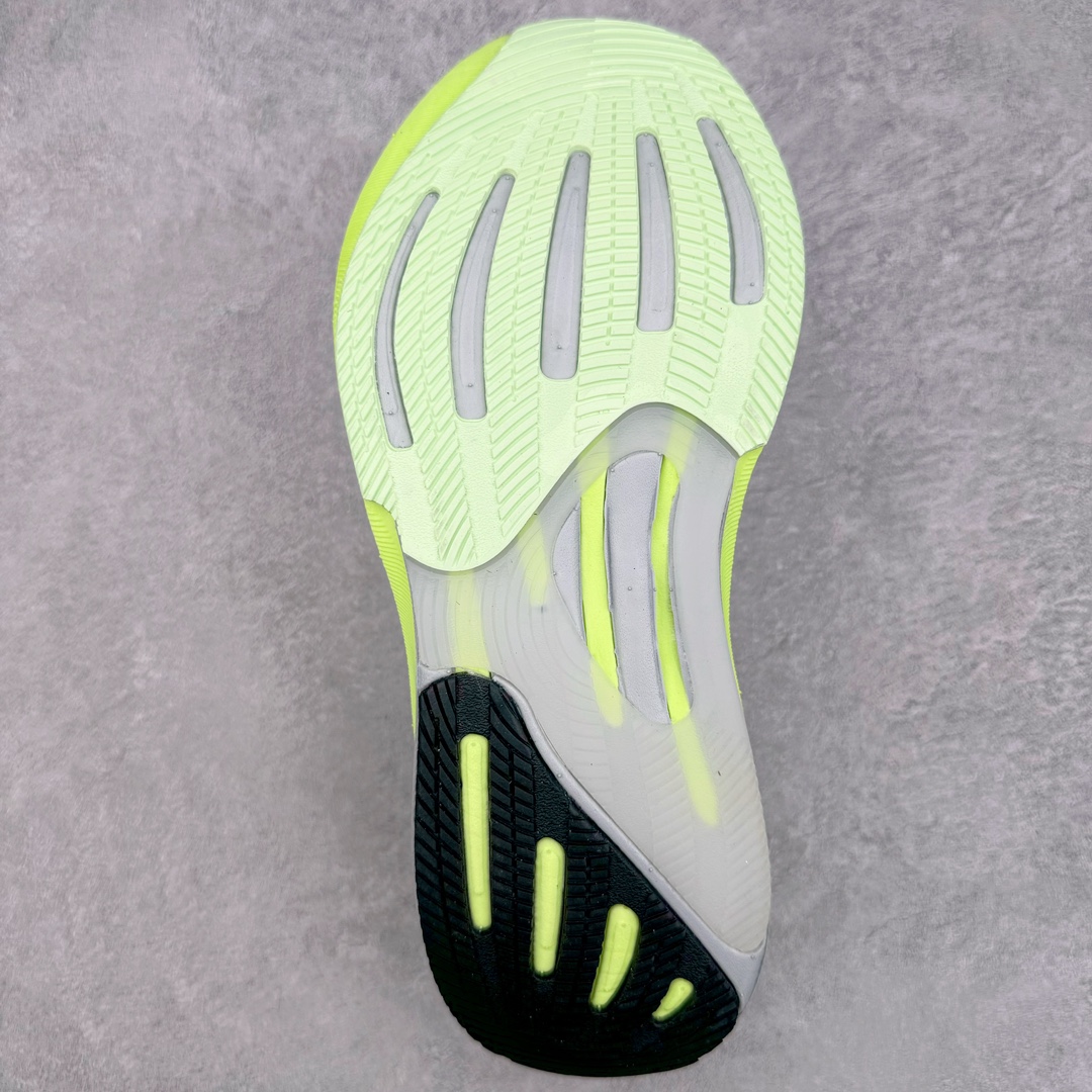 图片[9]-AD Supernova Rise 阿迪全新休闲轻跑鞋 款鞋采用了Dreamstrike+ 中底，将缓冲材质与柔软的织物相结合，以最大限度地减少刺激性摩擦和慢跑后水泡的可能性。在美学方面，Supernova Rise 从自然和生物中汲取灵感，如深色底色和半绿色细节。货号：IG5844 尺码：40 40.5 41 42 42.5 43 44 44.5 45-选品中心