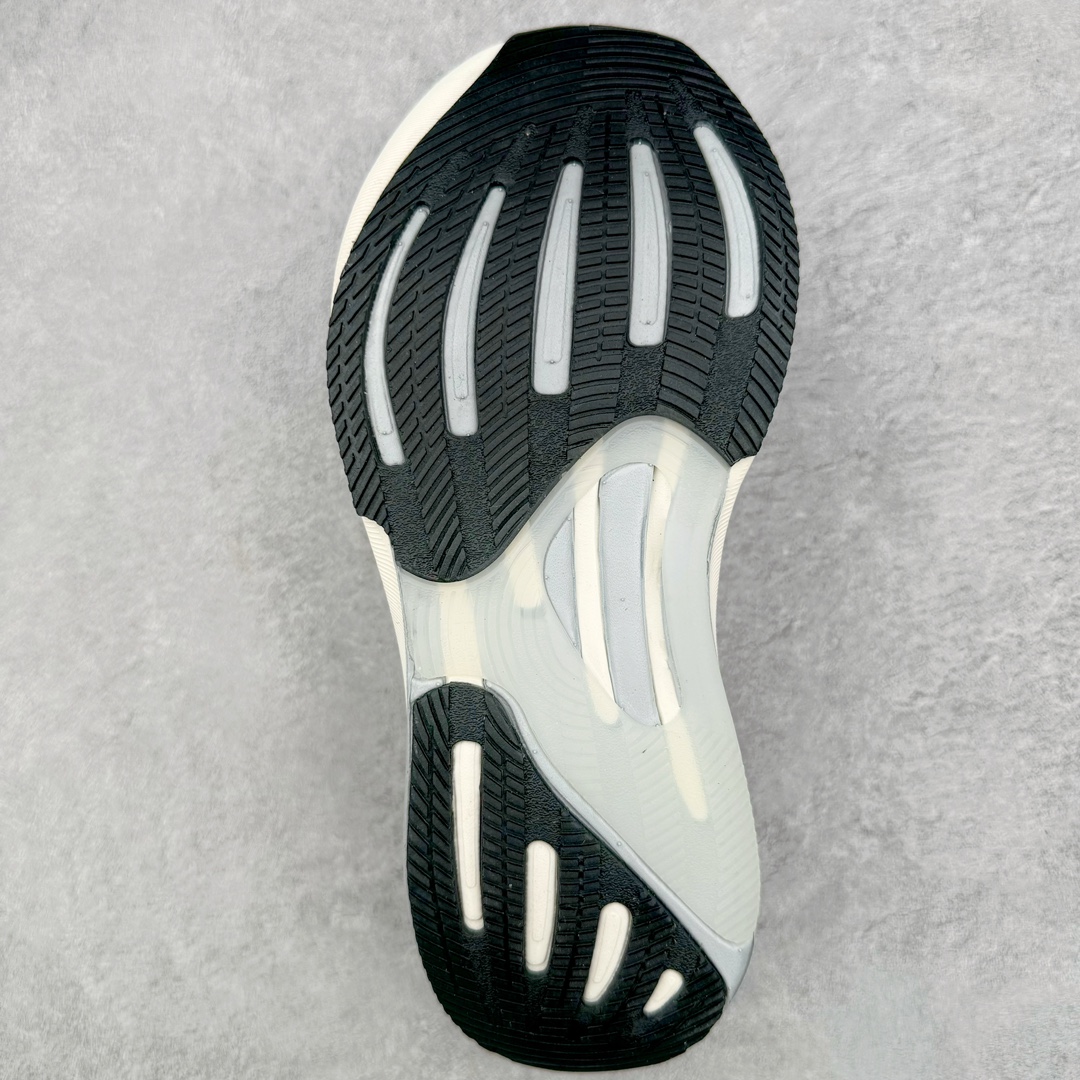 图片[9]-AD Supernova Rise 阿迪全新休闲轻跑鞋 款鞋采用了Dreamstrike+ 中底，将缓冲材质与柔软的织物相结合，以最大限度地减少刺激性摩擦和慢跑后水泡的可能性。在美学方面，Supernova Rise 从自然和生物中汲取灵感，如深色底色和半绿色细节。货号：IG5844 尺码：40 40.5 41 42 42.5 43 44 44.5 45-选品中心