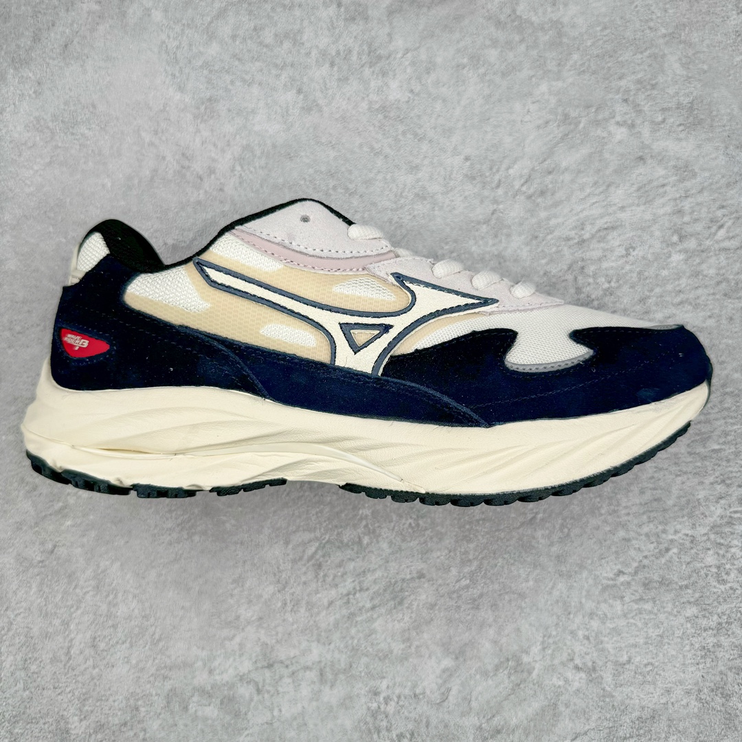 Mizuno 美津浓 Wave Rider Beta 复古时尚休闲舒适减震运动跑步鞋 美津浓WAVE机械缓震 可以说是机械缓震跑鞋科技的翘楚 有着非凡的适应性，有着充分而持久的缓震能力和轻量化设计，是一双可以陪伴我们日常训练甚至是半马比赛的跑鞋，无论是“跑步初哥”还是“精英老鸟”，只要不是比较夸张的大体重人群，都可以穿着WAVE RIDER 来跑步。如果你不知道跑步穿什么鞋，不知道给别人推荐什么鞋，那么选“美津浓 WAVE RIDER”总是没错的 尺码：36 36.5 37.5 38 38.5 39 40 40.5 41 42 42.5 43 44 44.5 45-选品中心