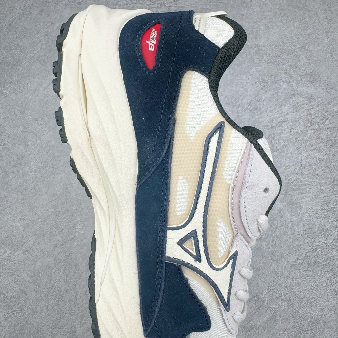 图片[6]-Mizuno 美津浓 Wave Rider Beta 复古时尚休闲舒适减震运动跑步鞋 美津浓WAVE机械缓震 可以说是机械缓震跑鞋科技的翘楚 有着非凡的适应性，有着充分而持久的缓震能力和轻量化设计，是一双可以陪伴我们日常训练甚至是半马比赛的跑鞋，无论是“跑步初哥”还是“精英老鸟”，只要不是比较夸张的大体重人群，都可以穿着WAVE RIDER 来跑步。如果你不知道跑步穿什么鞋，不知道给别人推荐什么鞋，那么选“美津浓 WAVE RIDER”总是没错的 尺码：36 36.5 37.5 38 38.5 39 40 40.5 41 42 42.5 43 44 44.5 45-选品中心