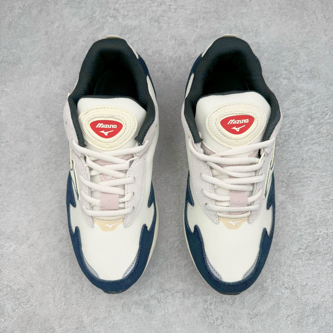 图片[2]-Mizuno 美津浓 Wave Rider Beta 复古时尚休闲舒适减震运动跑步鞋 美津浓WAVE机械缓震 可以说是机械缓震跑鞋科技的翘楚 有着非凡的适应性，有着充分而持久的缓震能力和轻量化设计，是一双可以陪伴我们日常训练甚至是半马比赛的跑鞋，无论是“跑步初哥”还是“精英老鸟”，只要不是比较夸张的大体重人群，都可以穿着WAVE RIDER 来跑步。如果你不知道跑步穿什么鞋，不知道给别人推荐什么鞋，那么选“美津浓 WAVE RIDER”总是没错的 尺码：36 36.5 37.5 38 38.5 39 40 40.5 41 42 42.5 43 44 44.5 45-选品中心