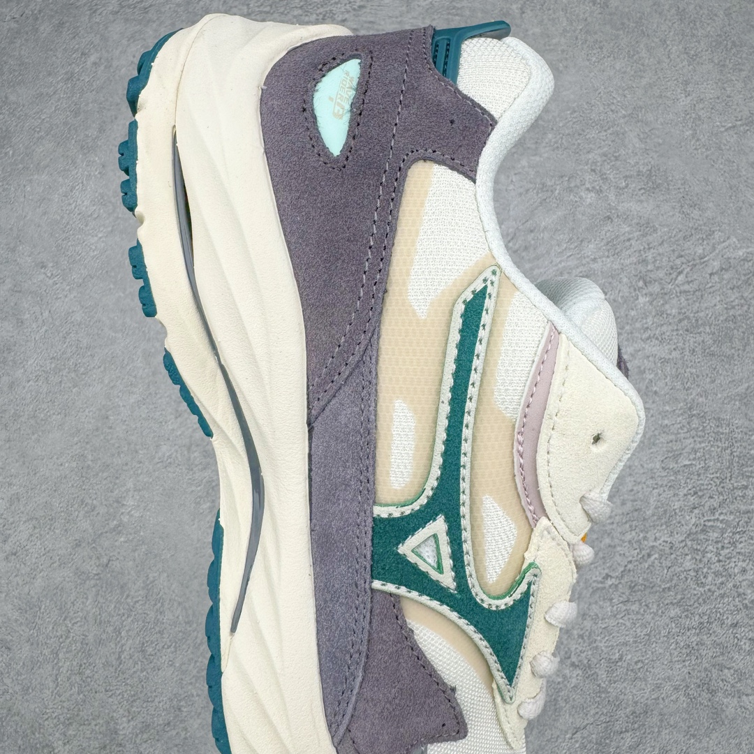 图片[6]-Mizuno 美津浓 Wave Rider Beta 复古时尚休闲舒适减震运动跑步鞋 美津浓WAVE机械缓震 可以说是机械缓震跑鞋科技的翘楚 有着非凡的适应性，有着充分而持久的缓震能力和轻量化设计，是一双可以陪伴我们日常训练甚至是半马比赛的跑鞋，无论是“跑步初哥”还是“精英老鸟”，只要不是比较夸张的大体重人群，都可以穿着WAVE RIDER 来跑步。如果你不知道跑步穿什么鞋，不知道给别人推荐什么鞋，那么选“美津浓 WAVE RIDER”总是没错的 尺码：36 36.5 37.5 38 38.5 39 40 40.5 41 42 42.5 43 44 44.5 45-选品中心