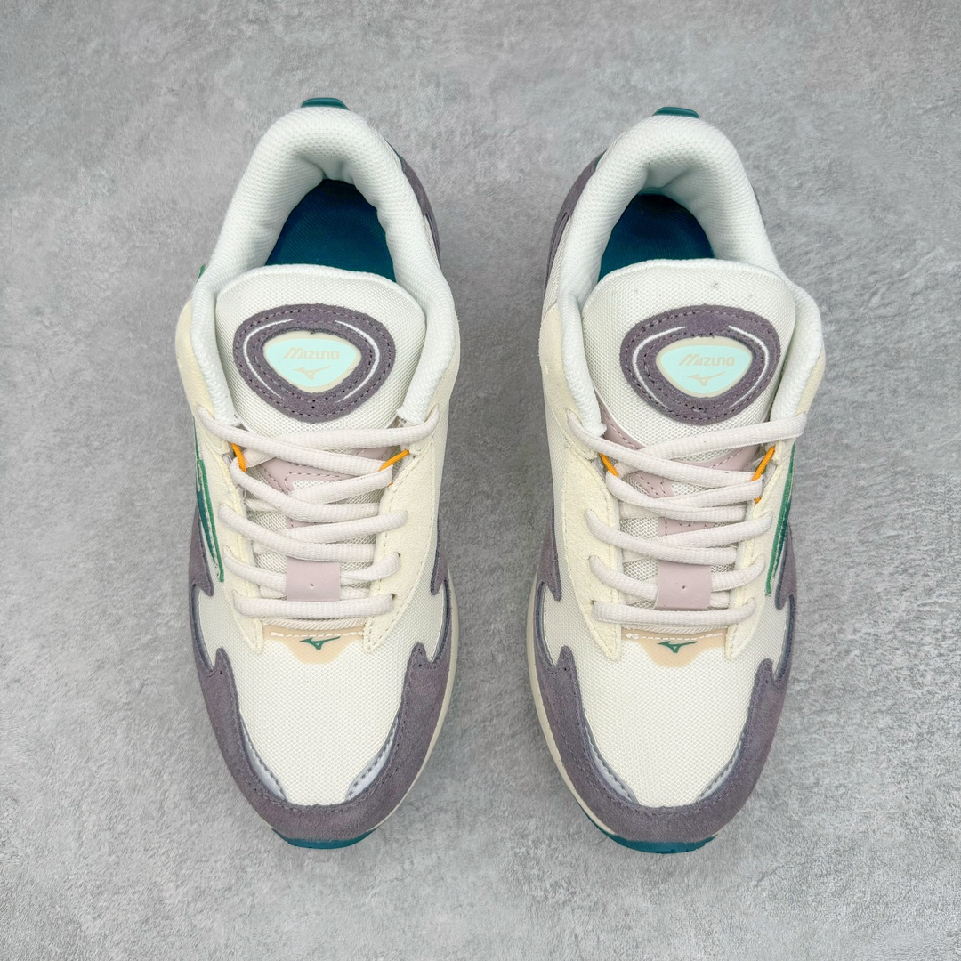 图片[2]-Mizuno 美津浓 Wave Rider Beta 复古时尚休闲舒适减震运动跑步鞋 美津浓WAVE机械缓震 可以说是机械缓震跑鞋科技的翘楚 有着非凡的适应性，有着充分而持久的缓震能力和轻量化设计，是一双可以陪伴我们日常训练甚至是半马比赛的跑鞋，无论是“跑步初哥”还是“精英老鸟”，只要不是比较夸张的大体重人群，都可以穿着WAVE RIDER 来跑步。如果你不知道跑步穿什么鞋，不知道给别人推荐什么鞋，那么选“美津浓 WAVE RIDER”总是没错的 尺码：36 36.5 37.5 38 38.5 39 40 40.5 41 42 42.5 43 44 44.5 45-选品中心