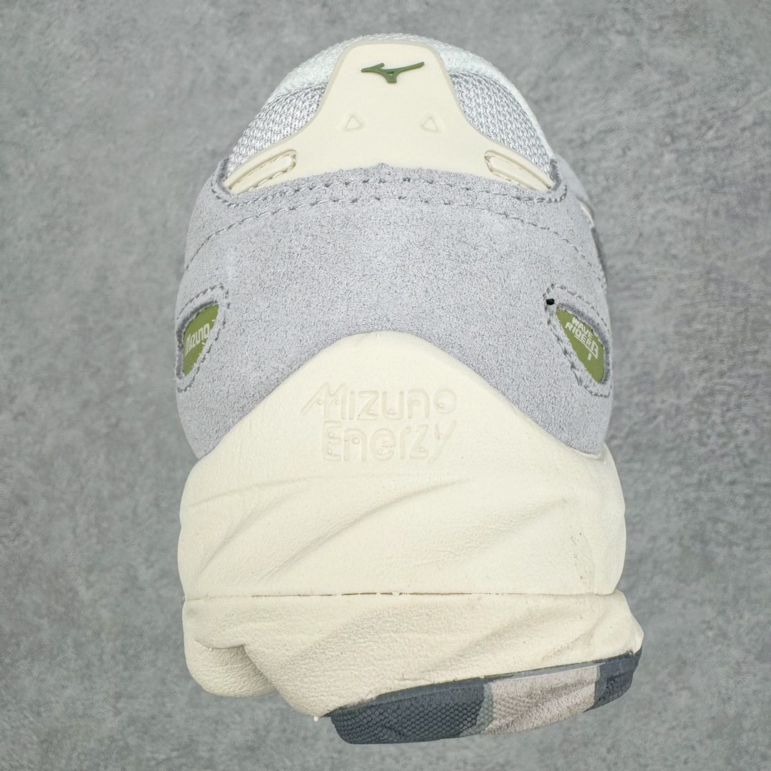 图片[8]-Mizuno 美津浓 Wave Rider Beta 复古时尚休闲舒适减震运动跑步鞋 美津浓WAVE机械缓震 可以说是机械缓震跑鞋科技的翘楚 有着非凡的适应性，有着充分而持久的缓震能力和轻量化设计，是一双可以陪伴我们日常训练甚至是半马比赛的跑鞋，无论是“跑步初哥”还是“精英老鸟”，只要不是比较夸张的大体重人群，都可以穿着WAVE RIDER 来跑步。如果你不知道跑步穿什么鞋，不知道给别人推荐什么鞋，那么选“美津浓 WAVE RIDER”总是没错的 尺码：36 36.5 37.5 38 38.5 39 40 40.5 41 42 42.5 43 44 44.5 45-选品中心