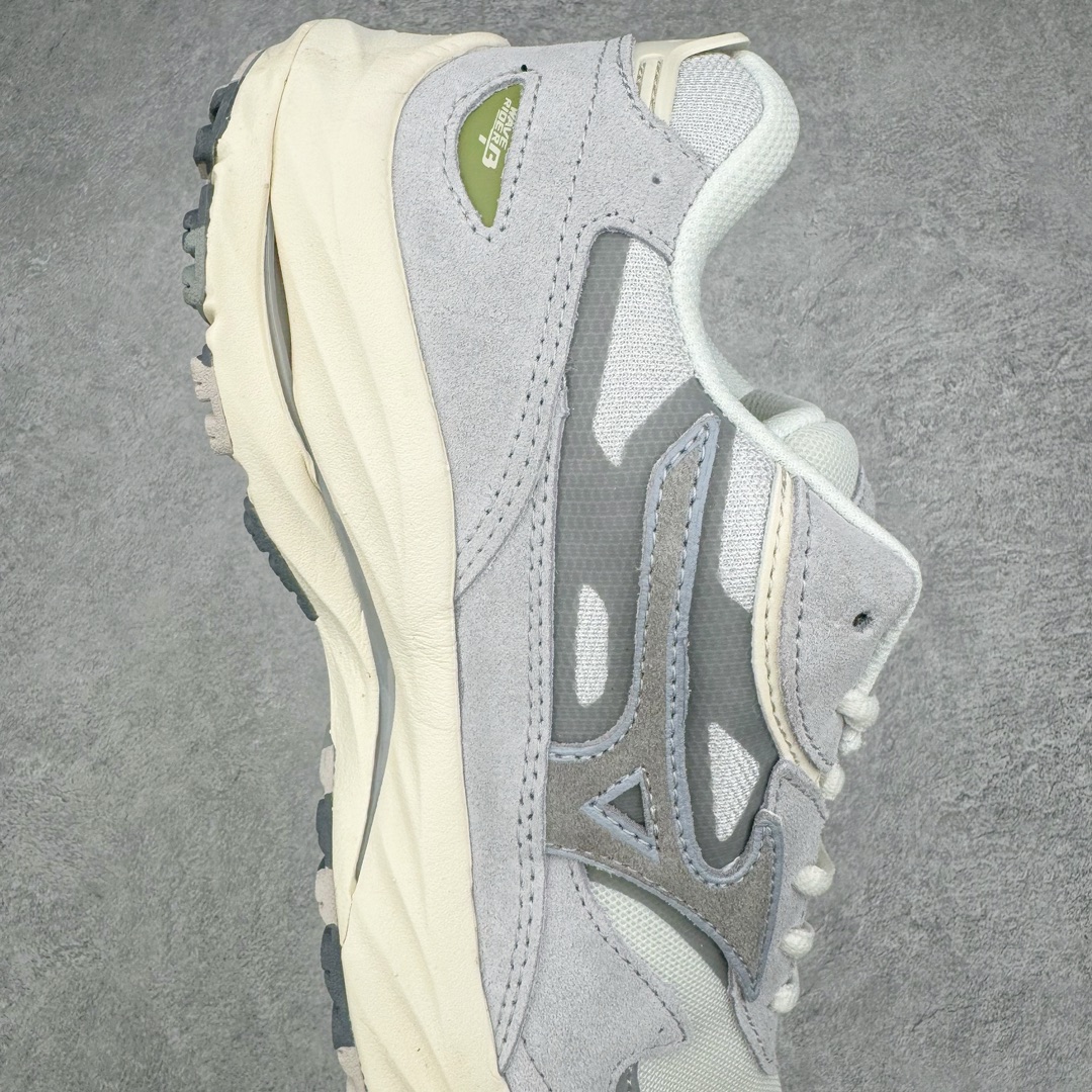 图片[6]-Mizuno 美津浓 Wave Rider Beta 复古时尚休闲舒适减震运动跑步鞋 美津浓WAVE机械缓震 可以说是机械缓震跑鞋科技的翘楚 有着非凡的适应性，有着充分而持久的缓震能力和轻量化设计，是一双可以陪伴我们日常训练甚至是半马比赛的跑鞋，无论是“跑步初哥”还是“精英老鸟”，只要不是比较夸张的大体重人群，都可以穿着WAVE RIDER 来跑步。如果你不知道跑步穿什么鞋，不知道给别人推荐什么鞋，那么选“美津浓 WAVE RIDER”总是没错的 尺码：36 36.5 37.5 38 38.5 39 40 40.5 41 42 42.5 43 44 44.5 45-选品中心