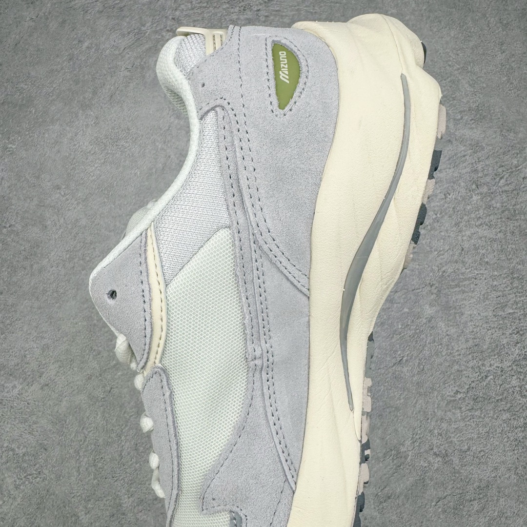 图片[7]-Mizuno 美津浓 Wave Rider Beta 复古时尚休闲舒适减震运动跑步鞋 美津浓WAVE机械缓震 可以说是机械缓震跑鞋科技的翘楚 有着非凡的适应性，有着充分而持久的缓震能力和轻量化设计，是一双可以陪伴我们日常训练甚至是半马比赛的跑鞋，无论是“跑步初哥”还是“精英老鸟”，只要不是比较夸张的大体重人群，都可以穿着WAVE RIDER 来跑步。如果你不知道跑步穿什么鞋，不知道给别人推荐什么鞋，那么选“美津浓 WAVE RIDER”总是没错的 尺码：36 36.5 37.5 38 38.5 39 40 40.5 41 42 42.5 43 44 44.5 45-选品中心